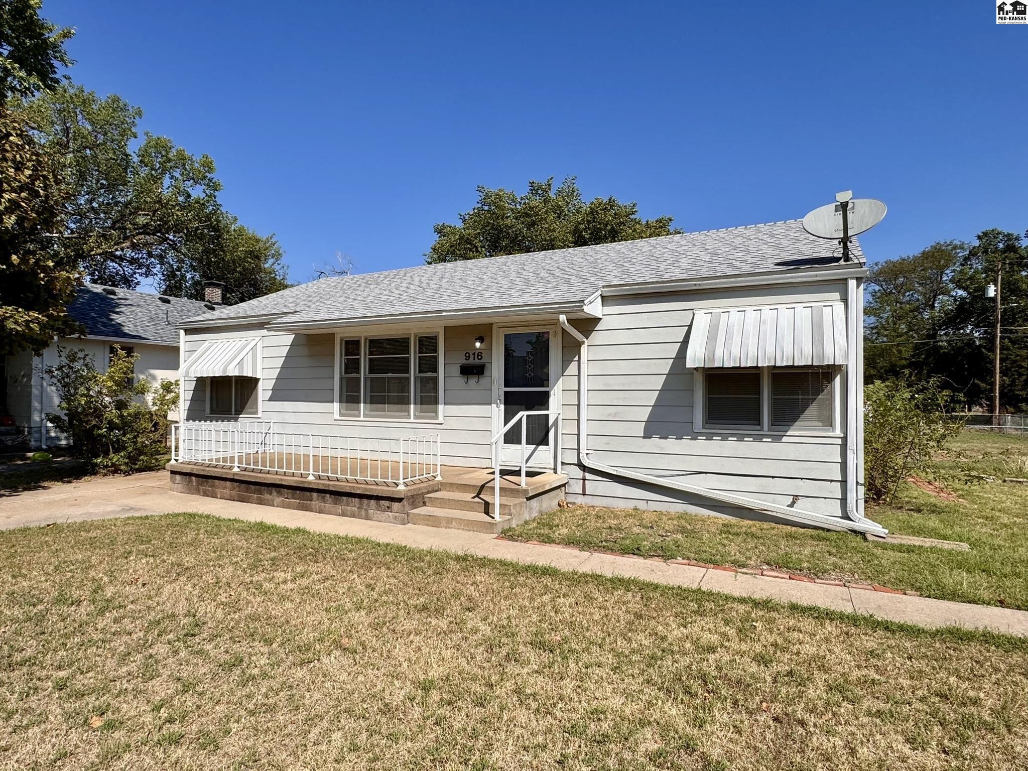 916 E 8th Ave, Hutchinson, KS 67501