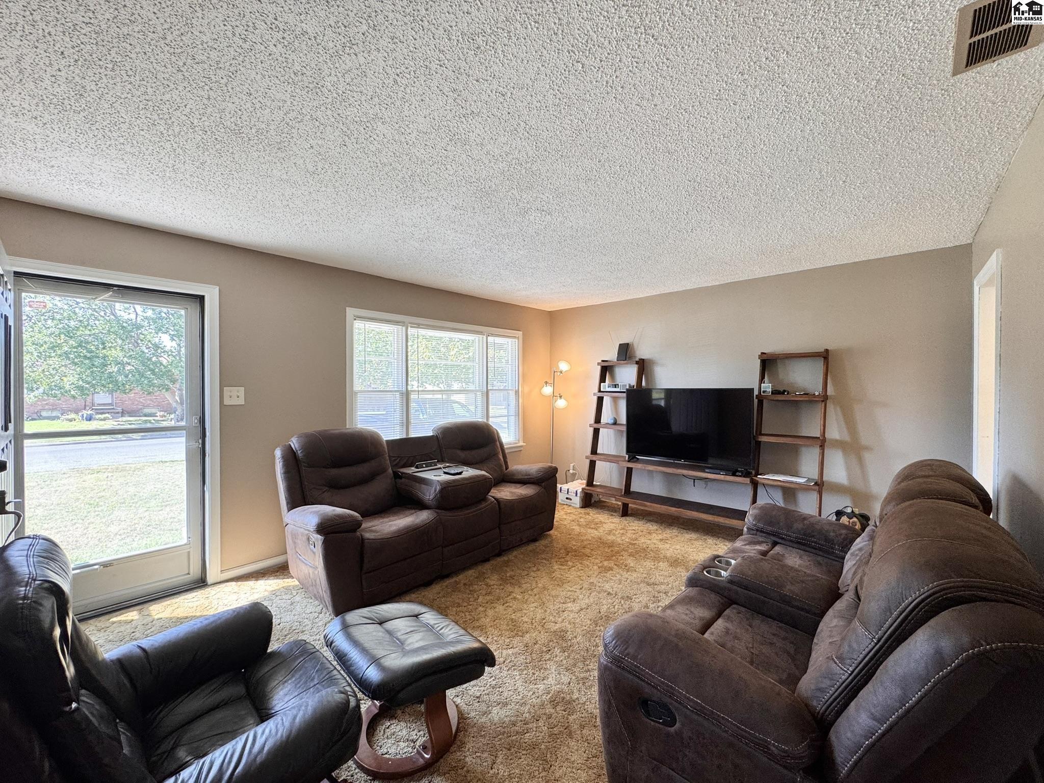 916 E 8th Ave, Hutchinson, KS 67501