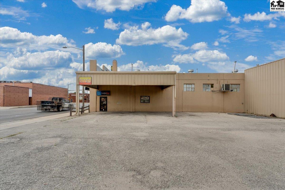 104 E 4th Ave #110 E. 4th Ave, Hutchinson, KS 67501