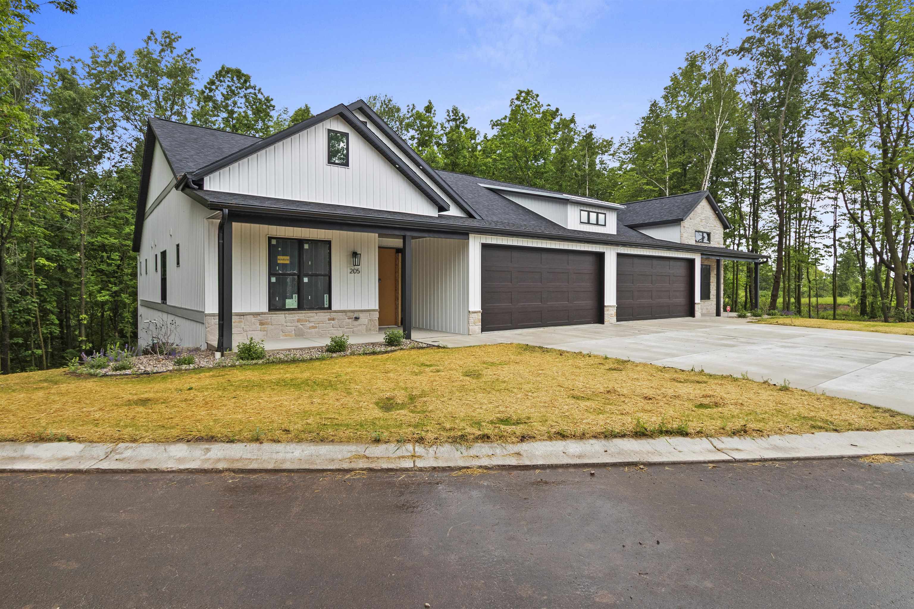 205 Deer Shed Trl #20, Green Bay, WI 54302