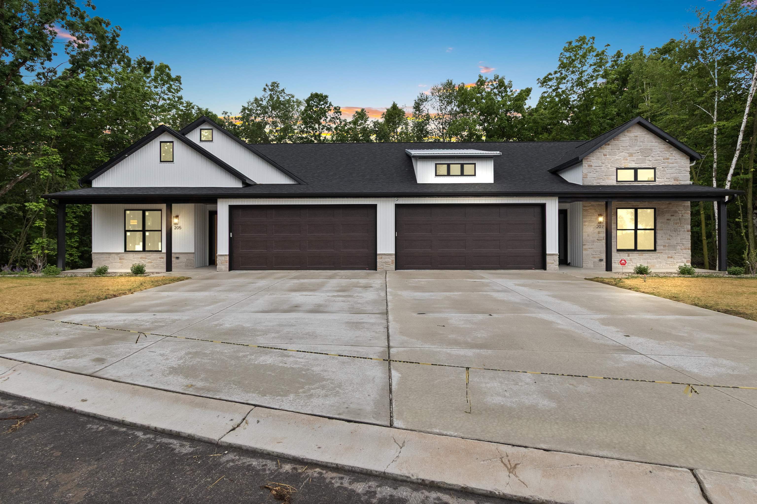 205 Deer Shed Trl #20, Green Bay, WI 54302