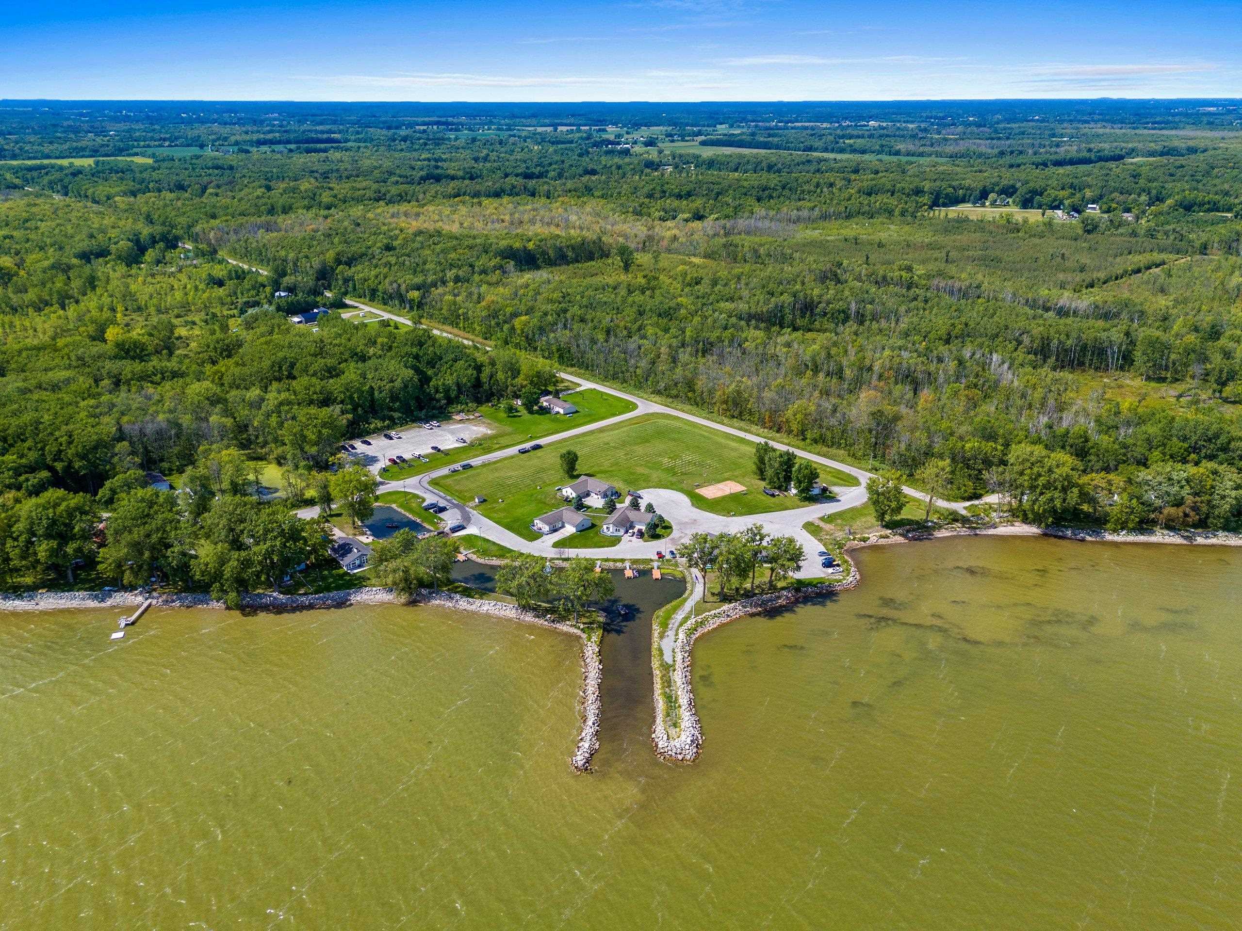 3928 Spinnaker Ct, Little Suamico, WI 54141