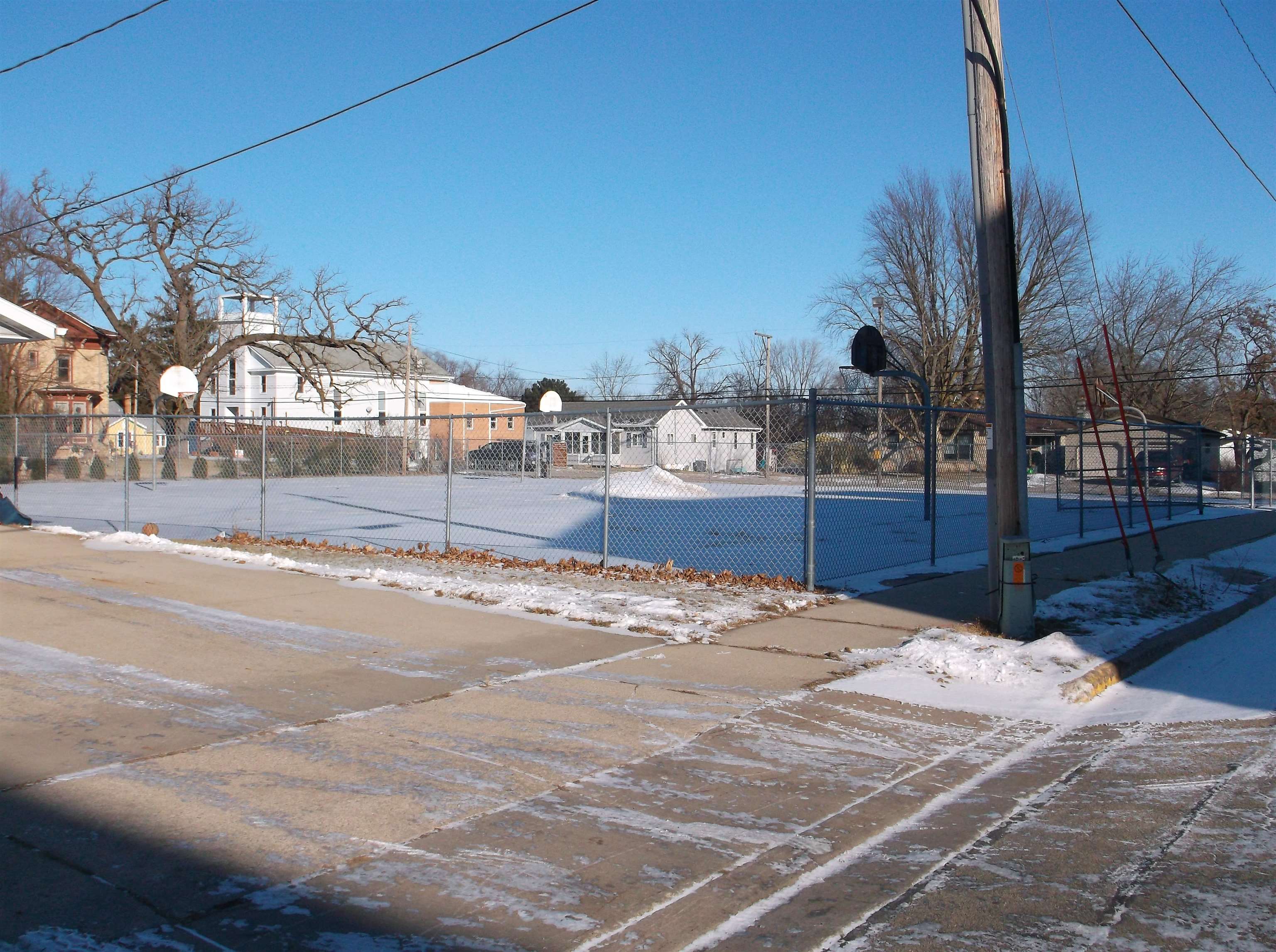 130 W Larrabee St, Omro, WI 54963-1330