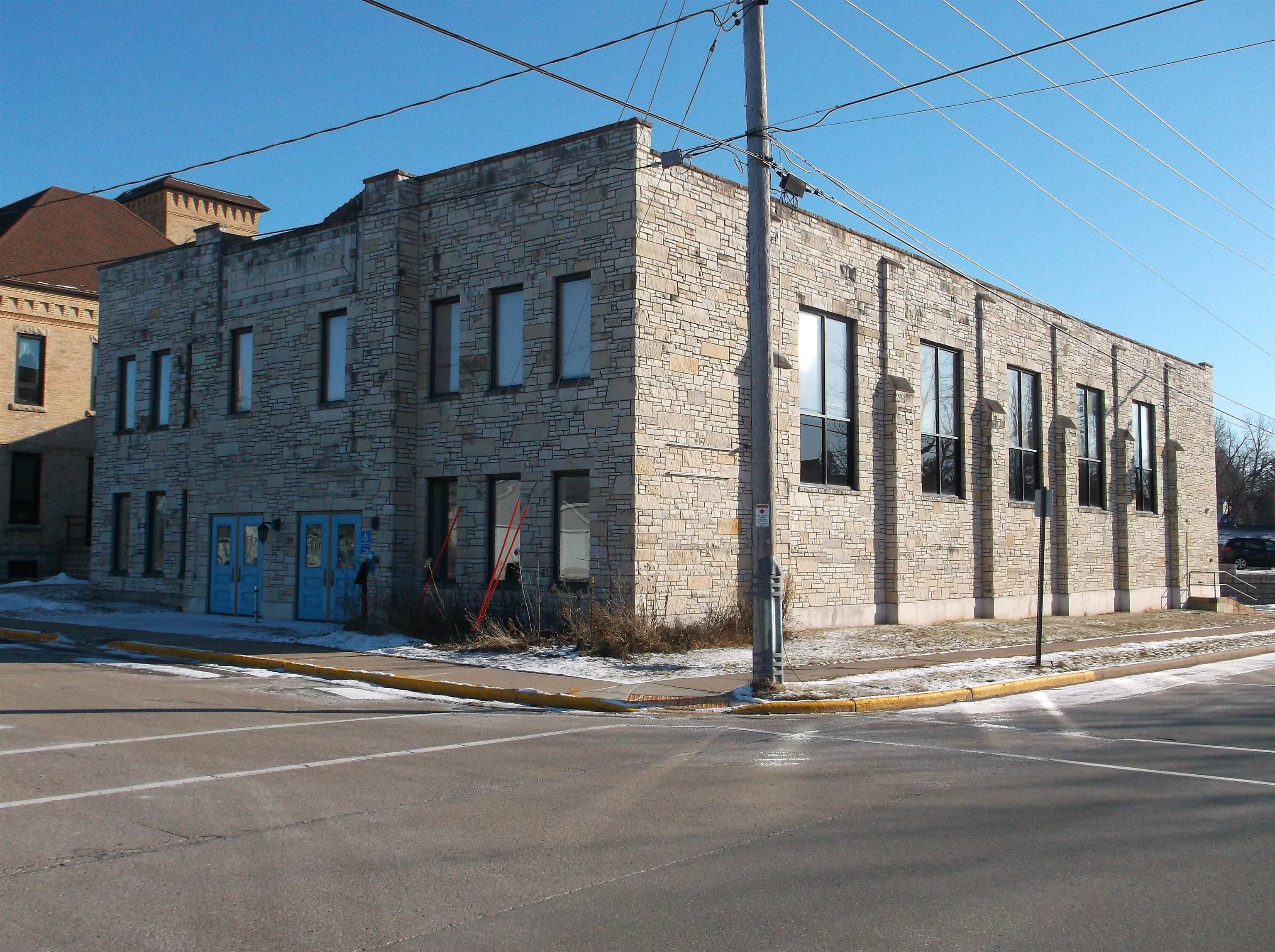 130 W Larrabee St, Omro, WI 54963-1330