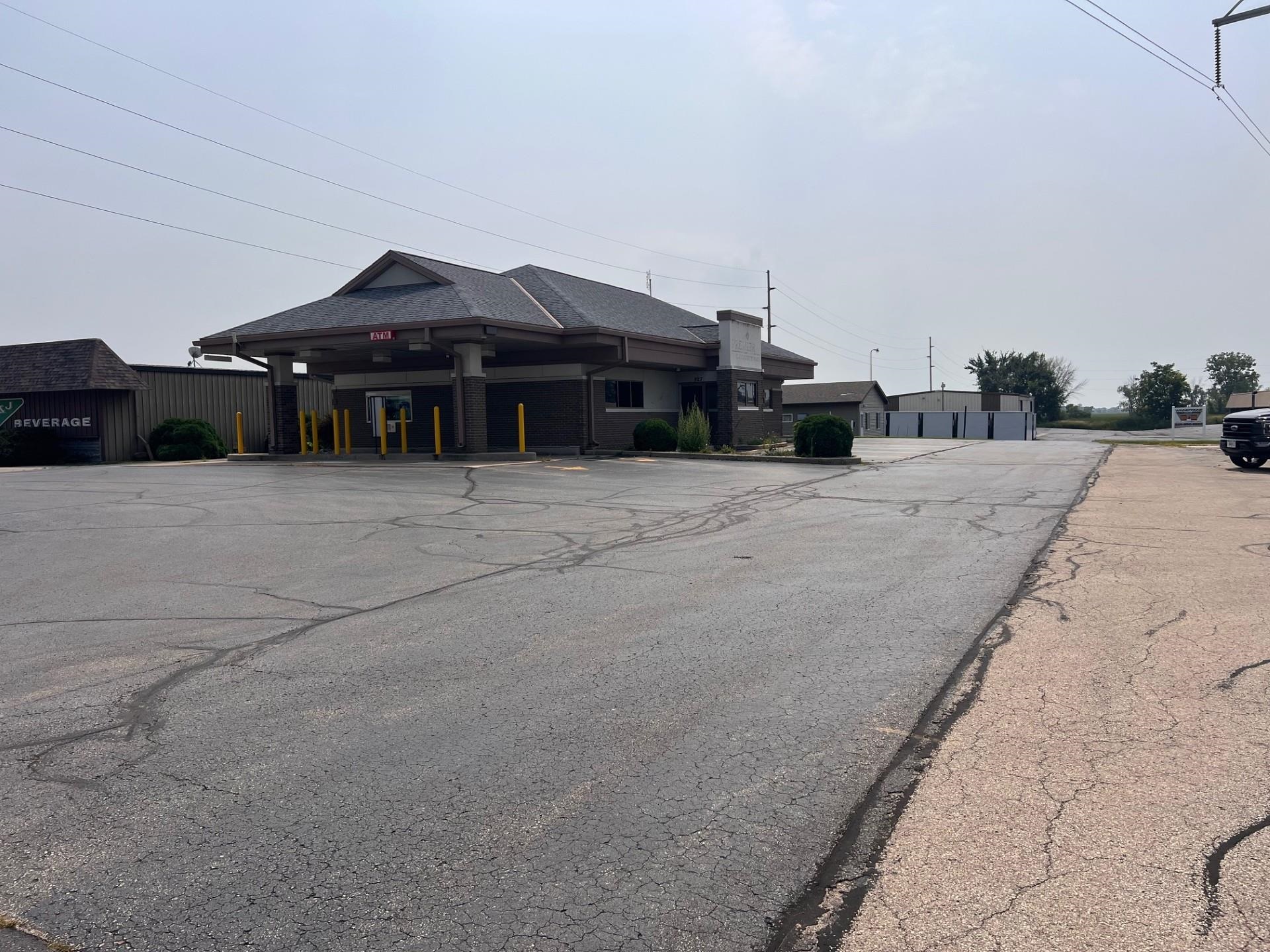 927 E Main St, Winneconne, WI 54986