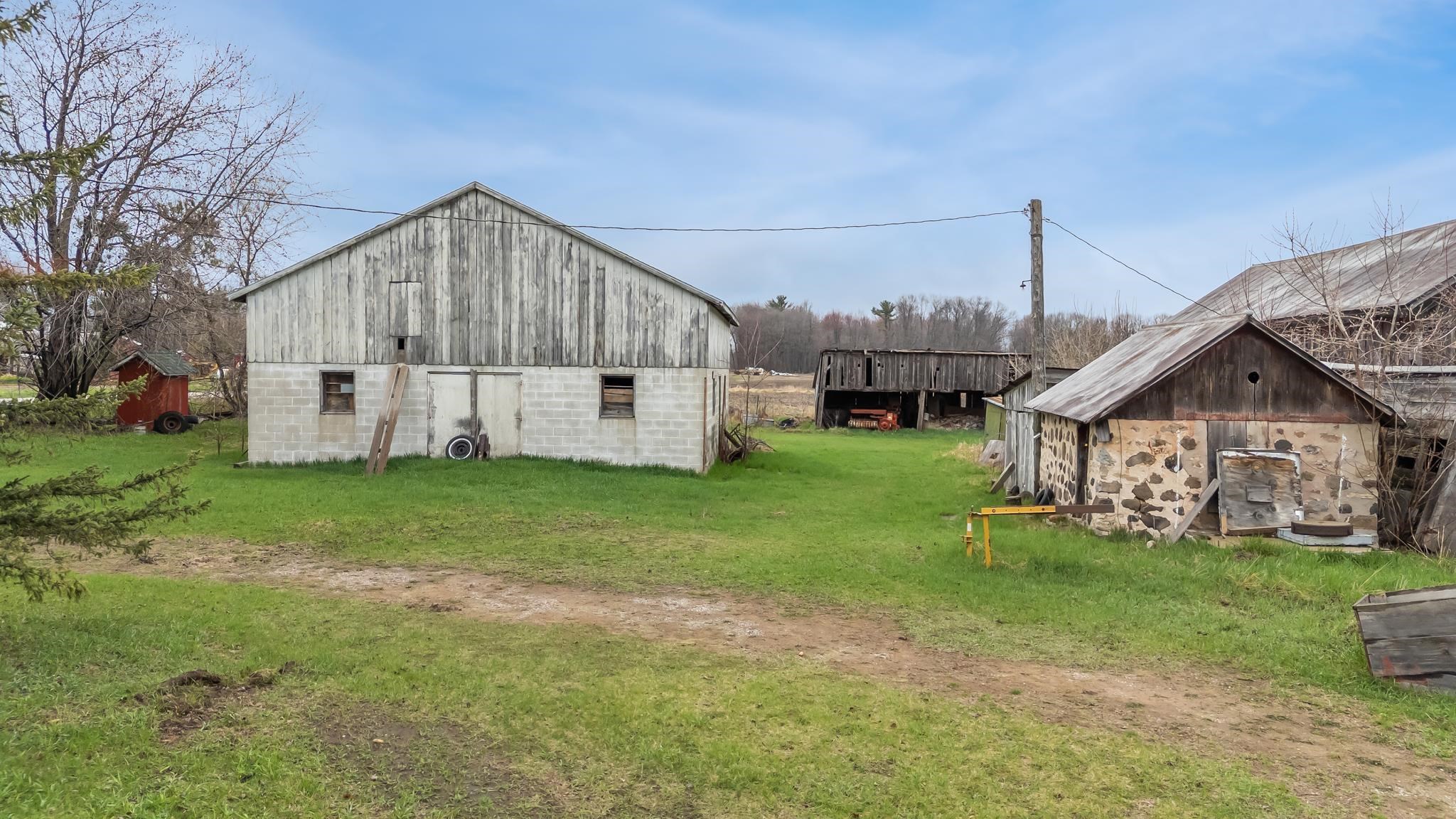 9266 Town Line Rd, Larsen, WI 54947