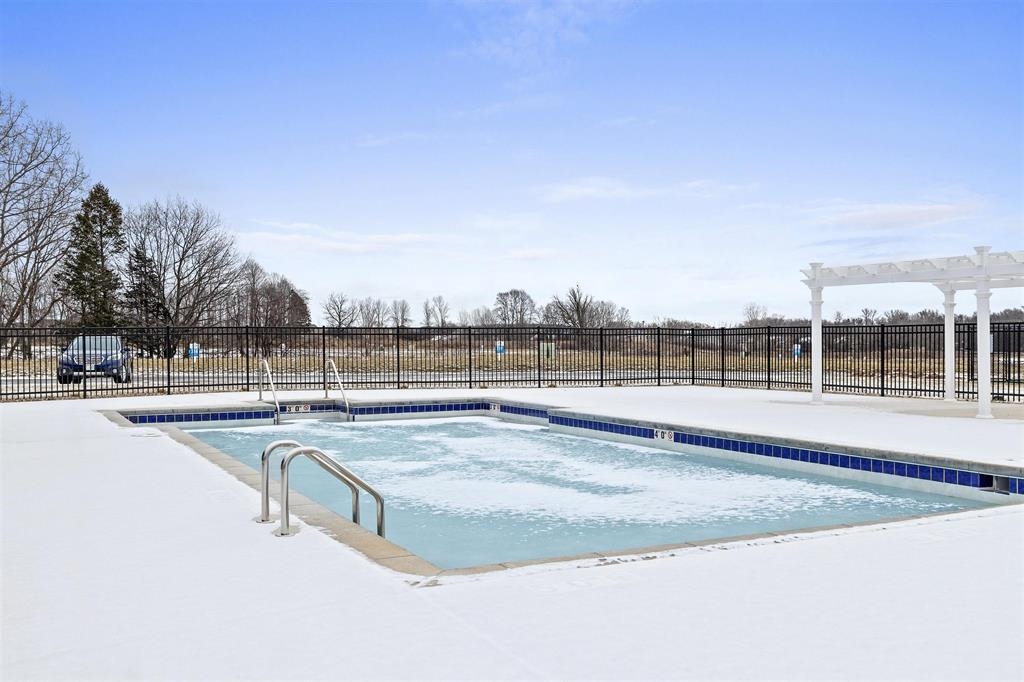 895 Black Swan Dr, Menasha, WI 54952