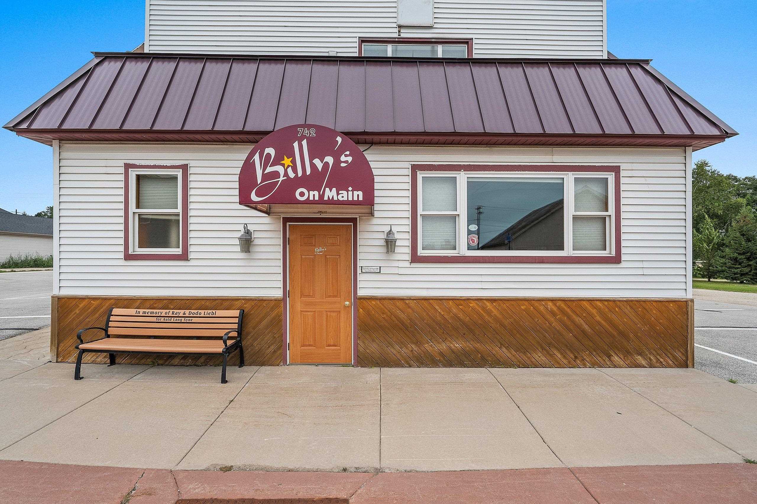 742 Main St, Luxemburg, WI 54217-1189