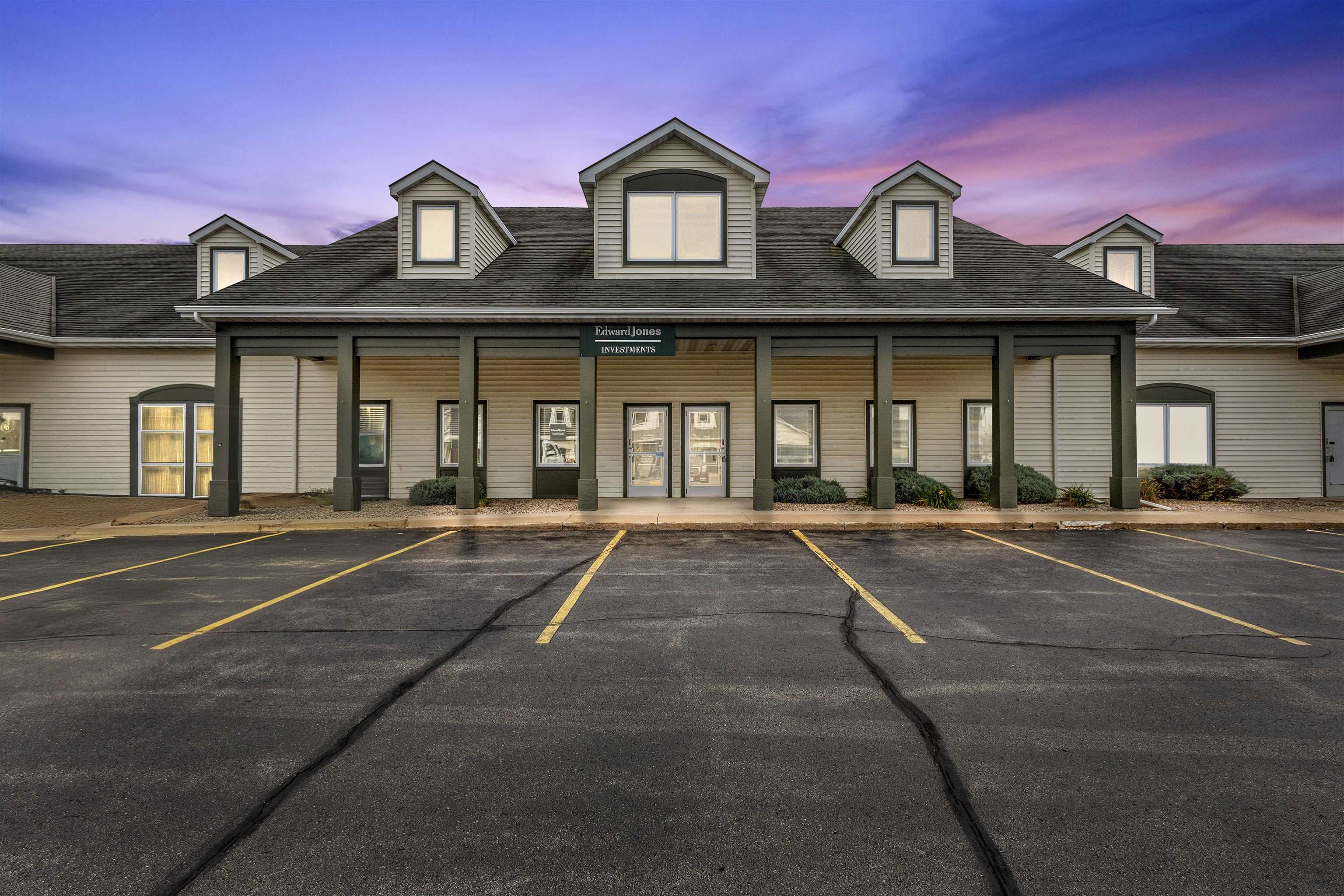 W7003 Parkview Dr #9, Greenville, WI 54942