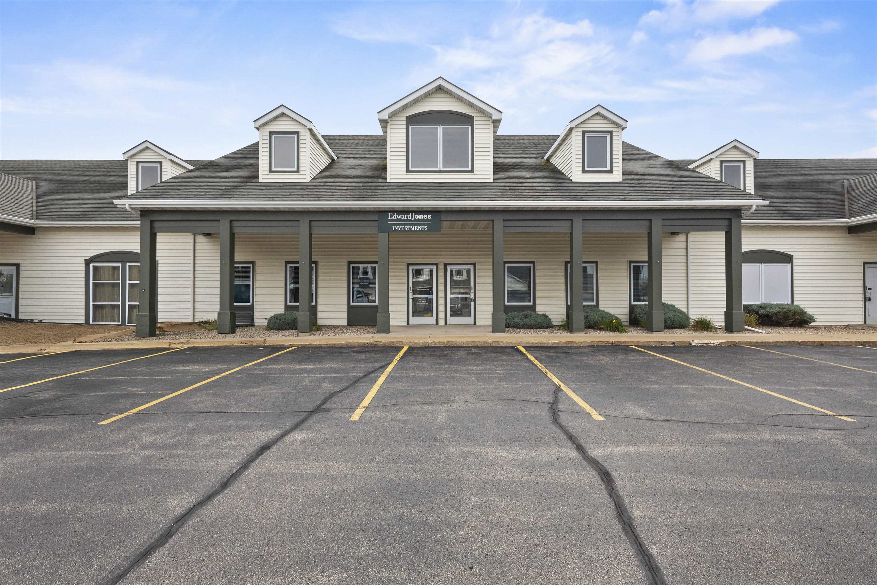 W7003 Parkview Dr #9, Greenville, WI 54942