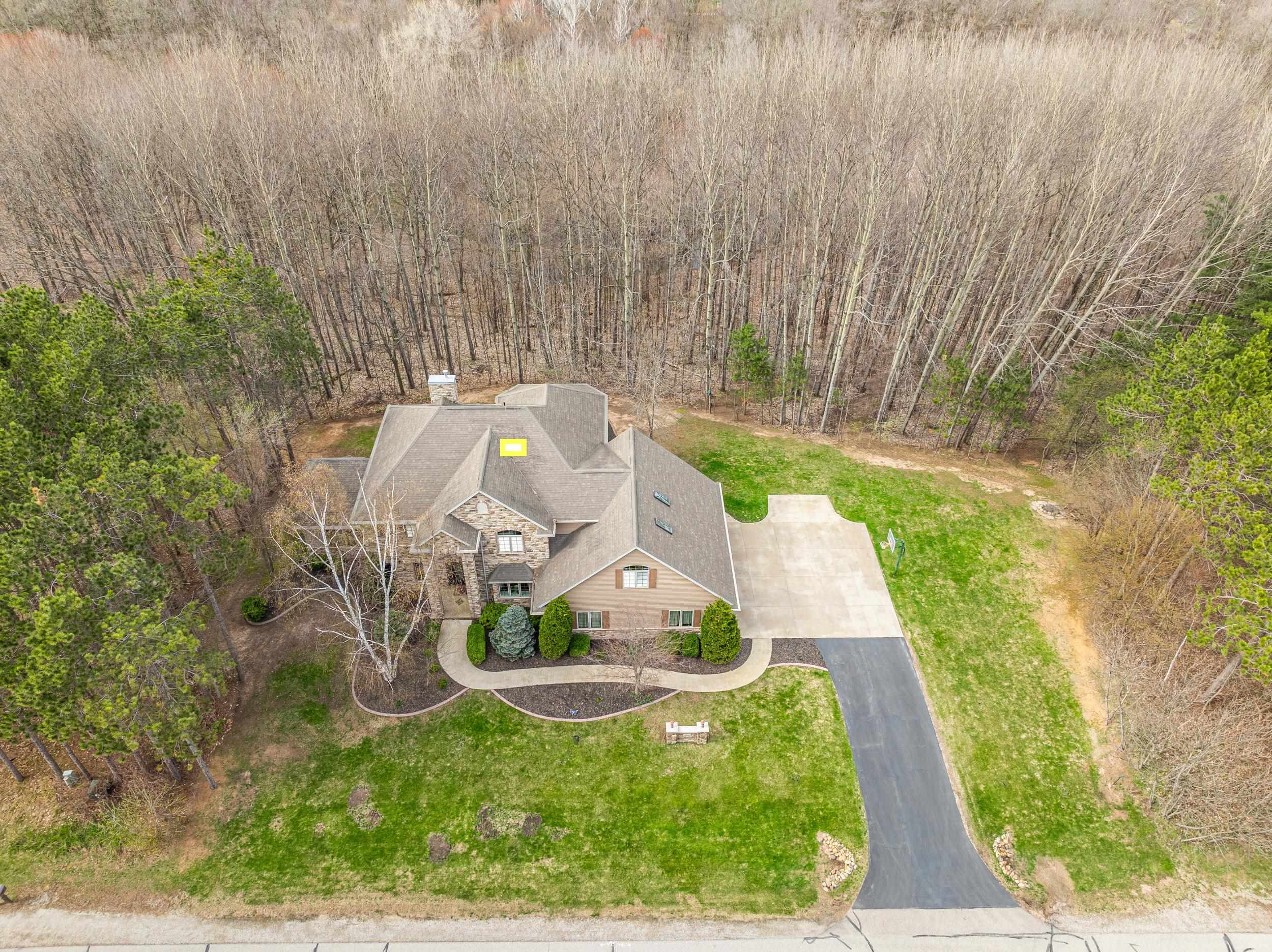 3062 Hawk Ridge Trl, Suamico, WI 54313-8378