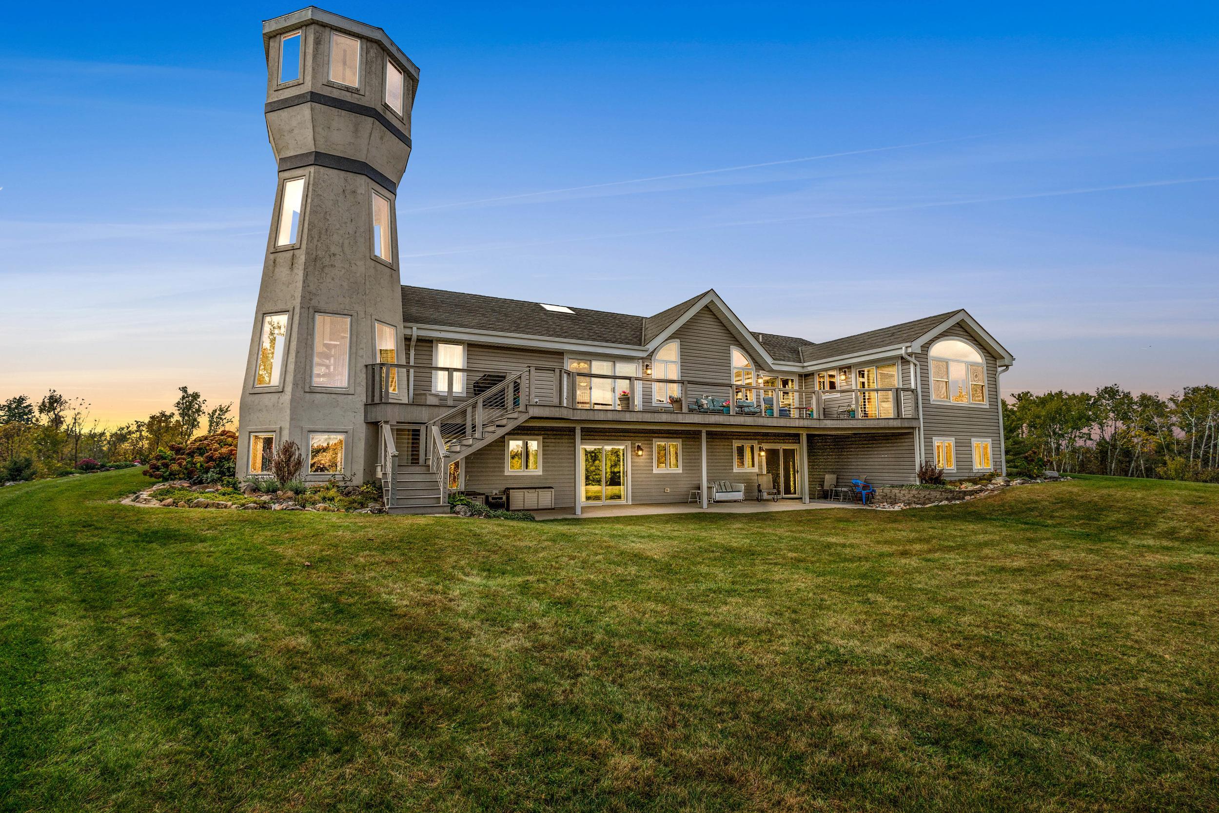 7207 Fairview Rd, Denmark, WI 54208