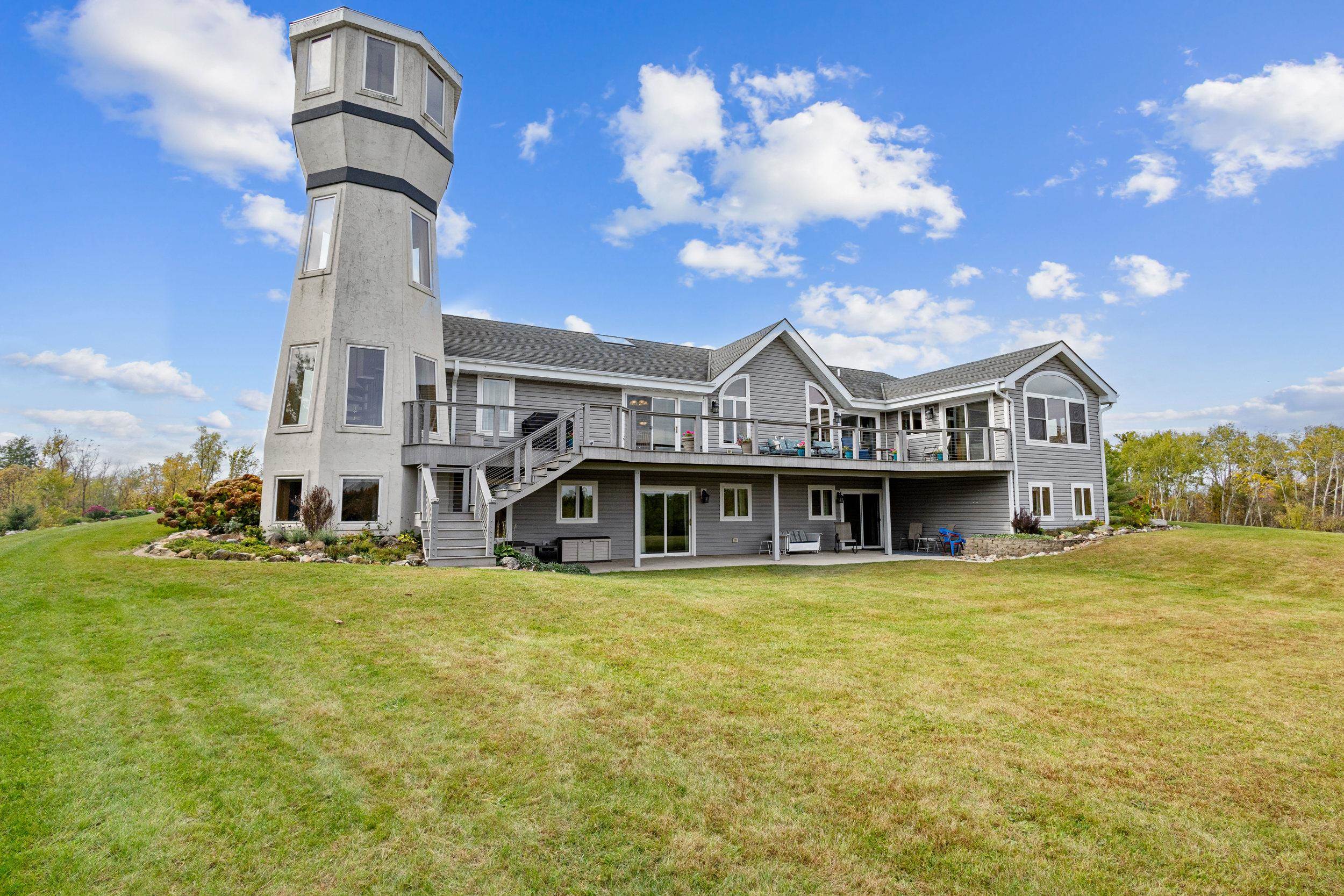 7207 Fairview Rd, Denmark, WI 54208