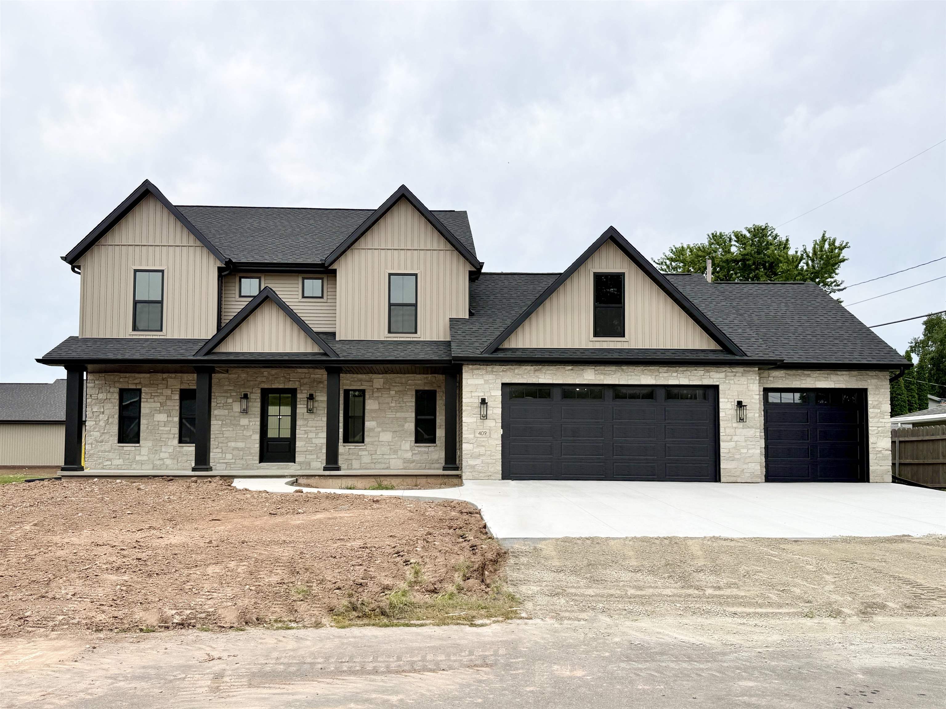 409 Jerelyn Ct, Combined Locks, WI 54113