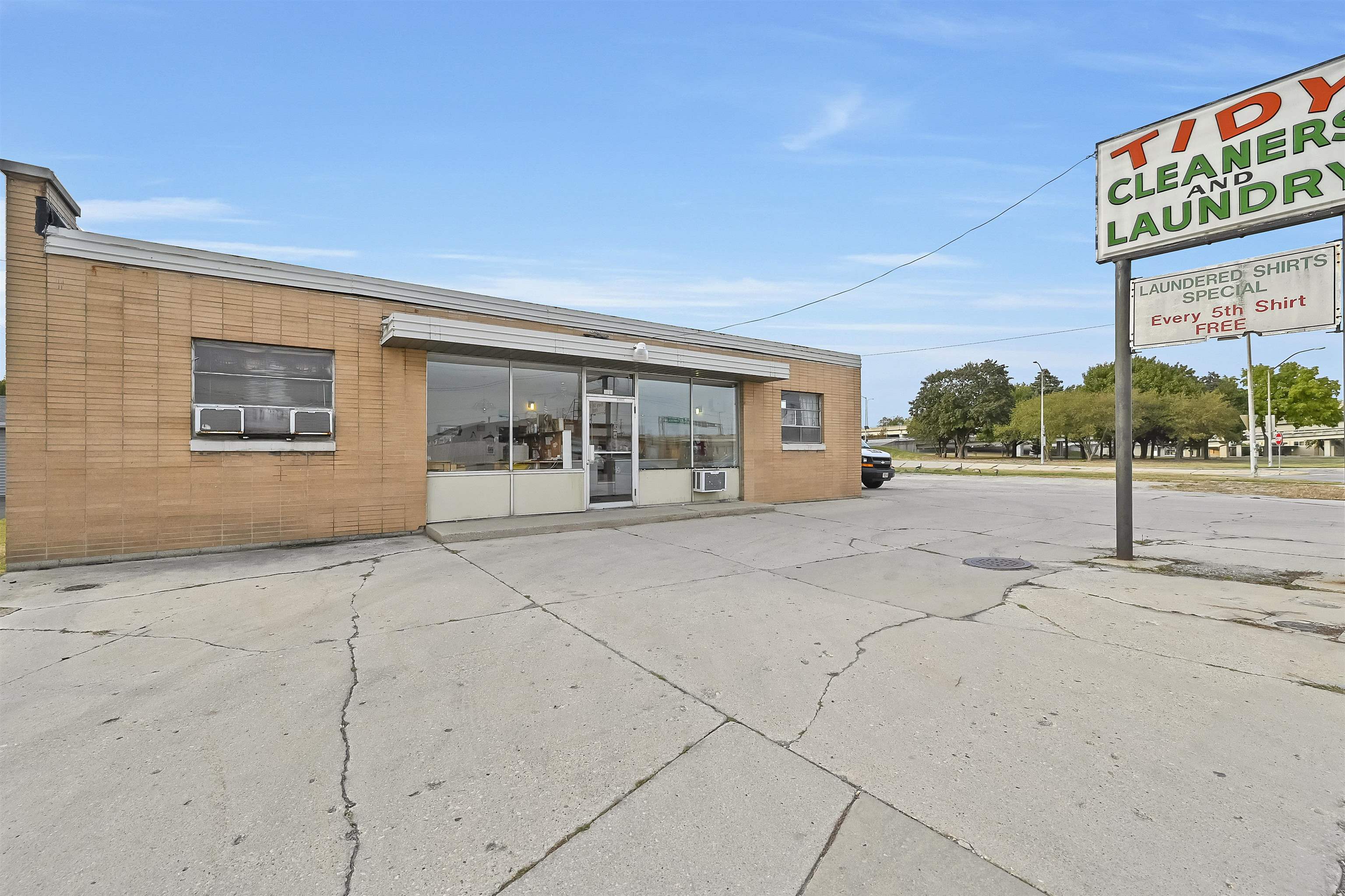 818 S Broadway, Green Bay, WI 54304