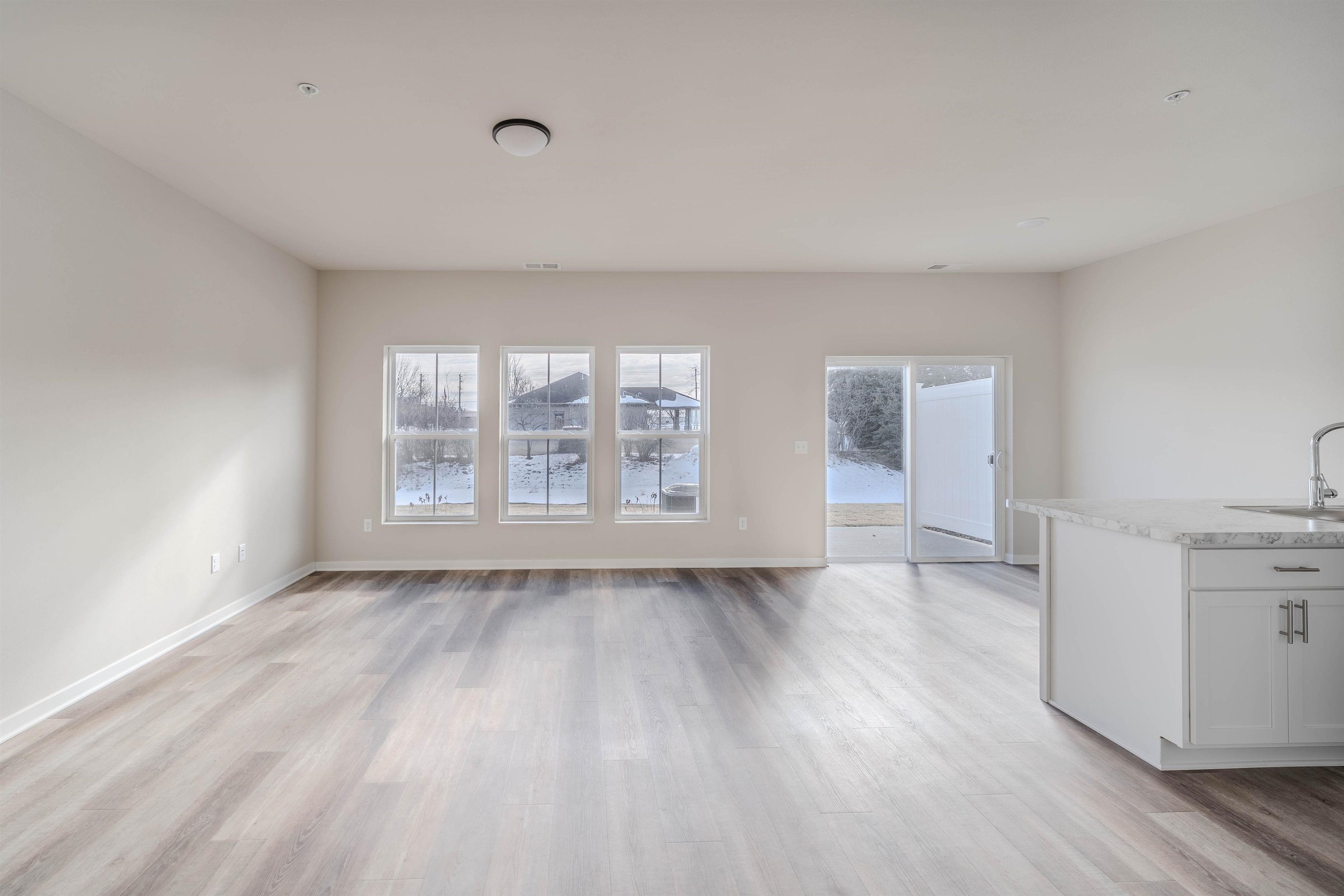 1080 W 20th Ave, Oshkosh, WI 54902-6618