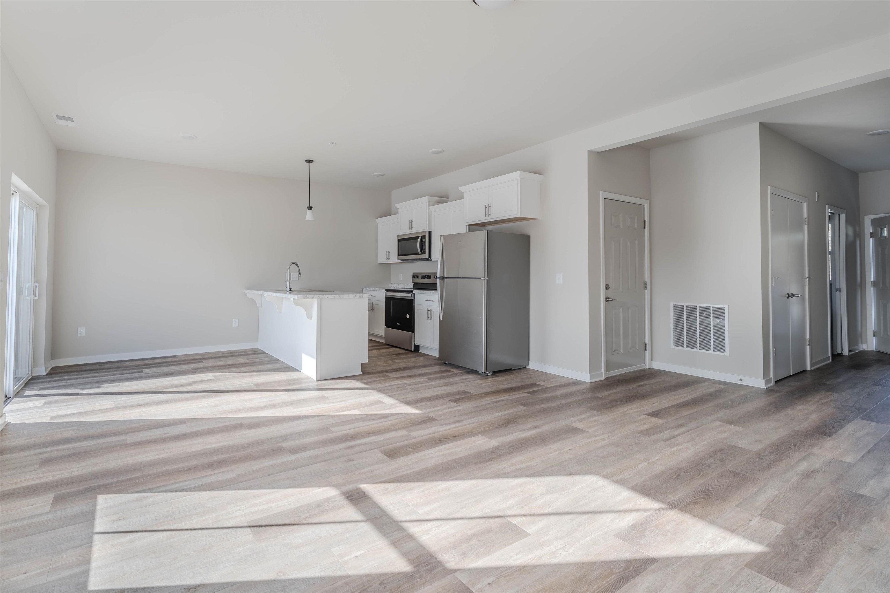 1080 W 20th Ave, Oshkosh, WI 54902-6618