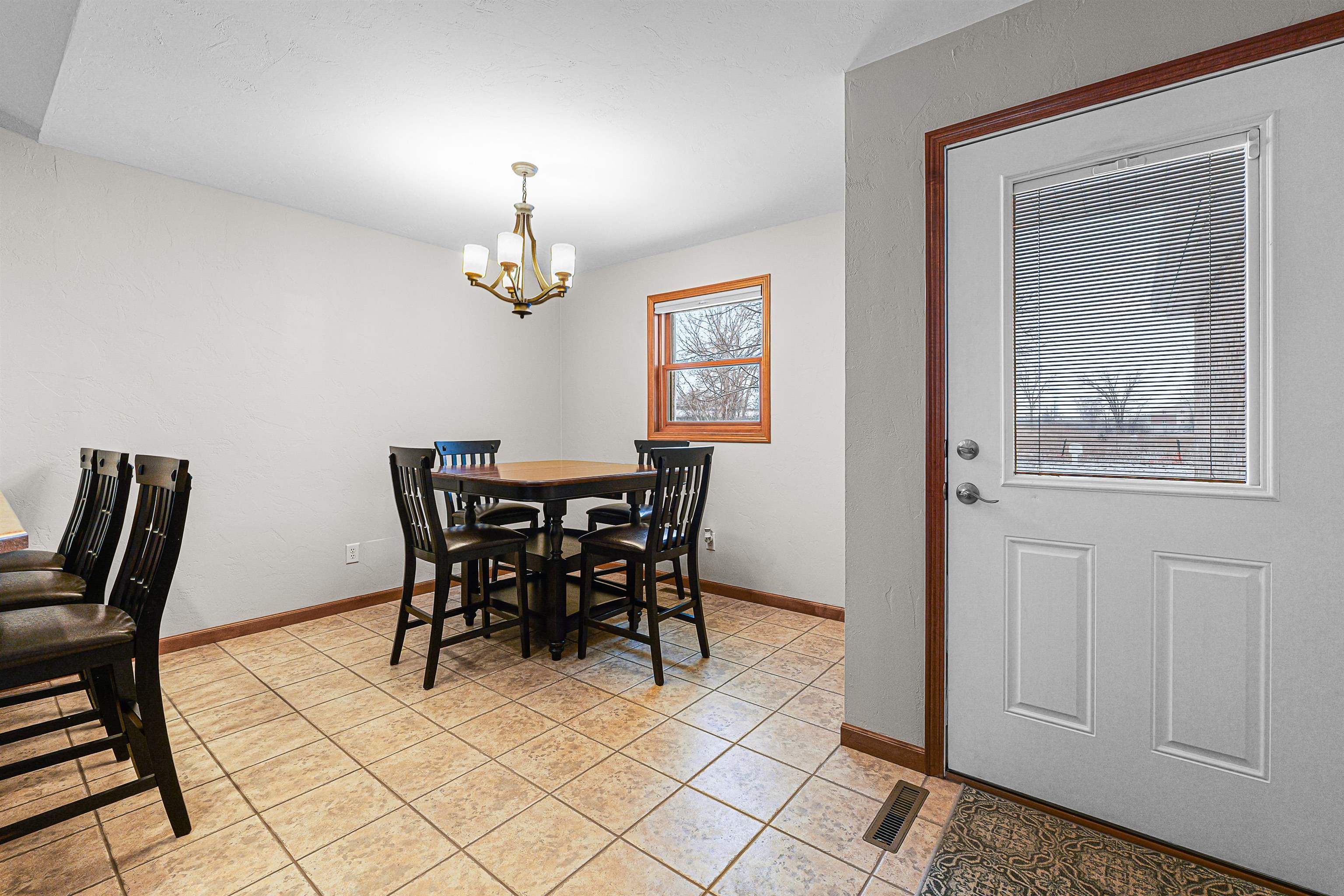 1678A Drum Corps Dr, Menasha, WI 54952