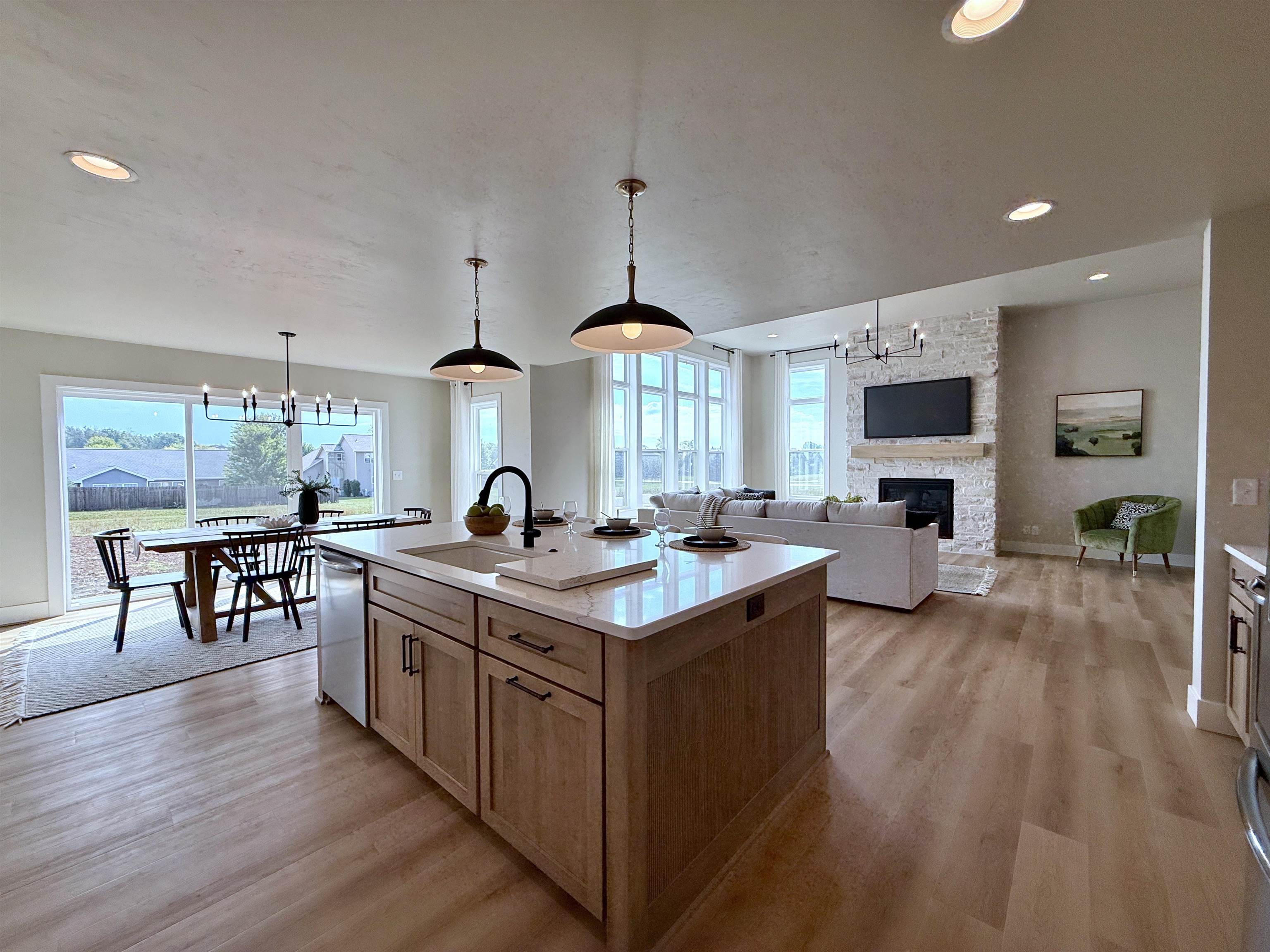 4190 N Rose Meadow Ln, Grand Chute, WI 54913