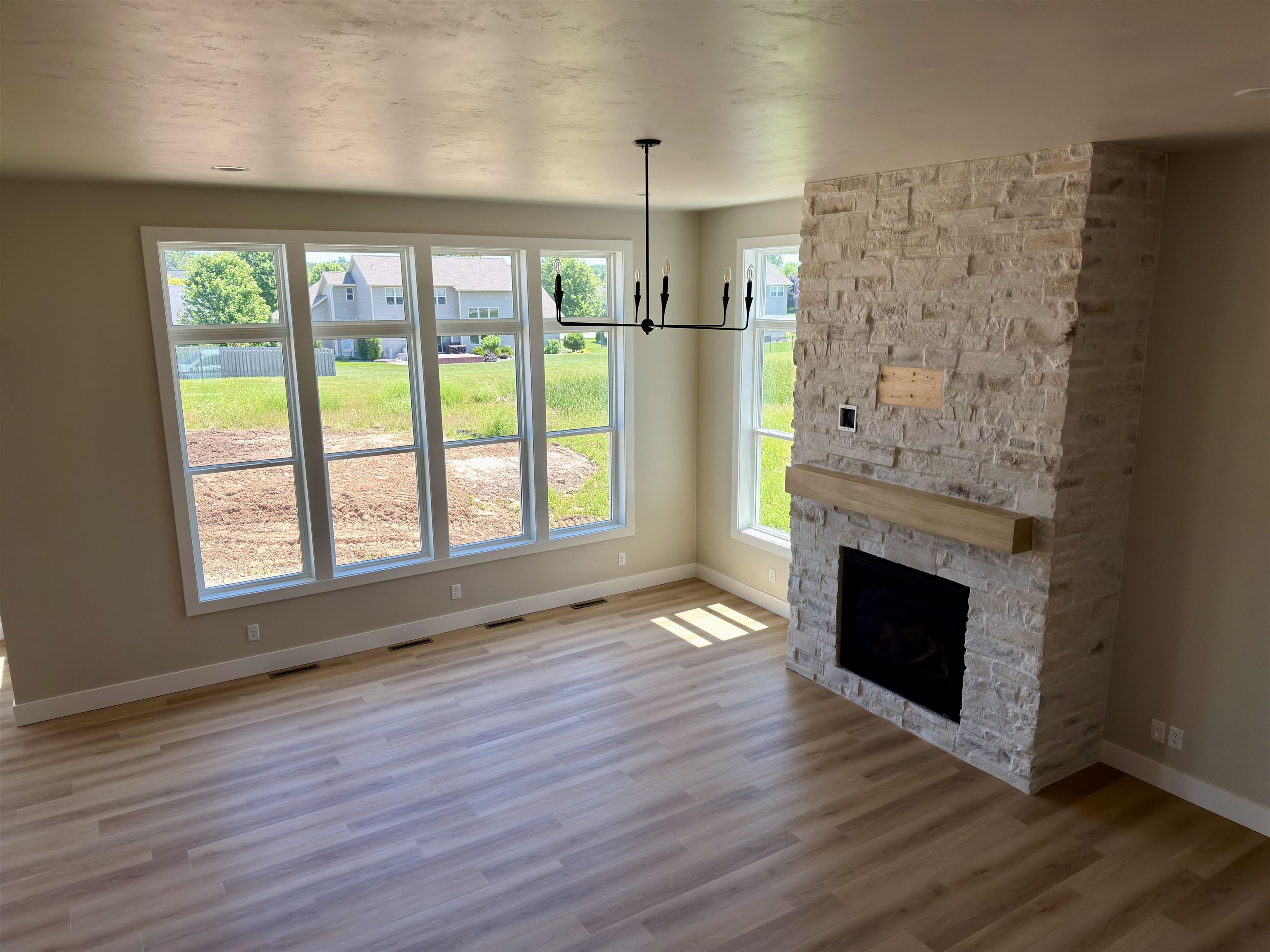 4190 N Rose Meadow Ln, Grand Chute, WI 54913