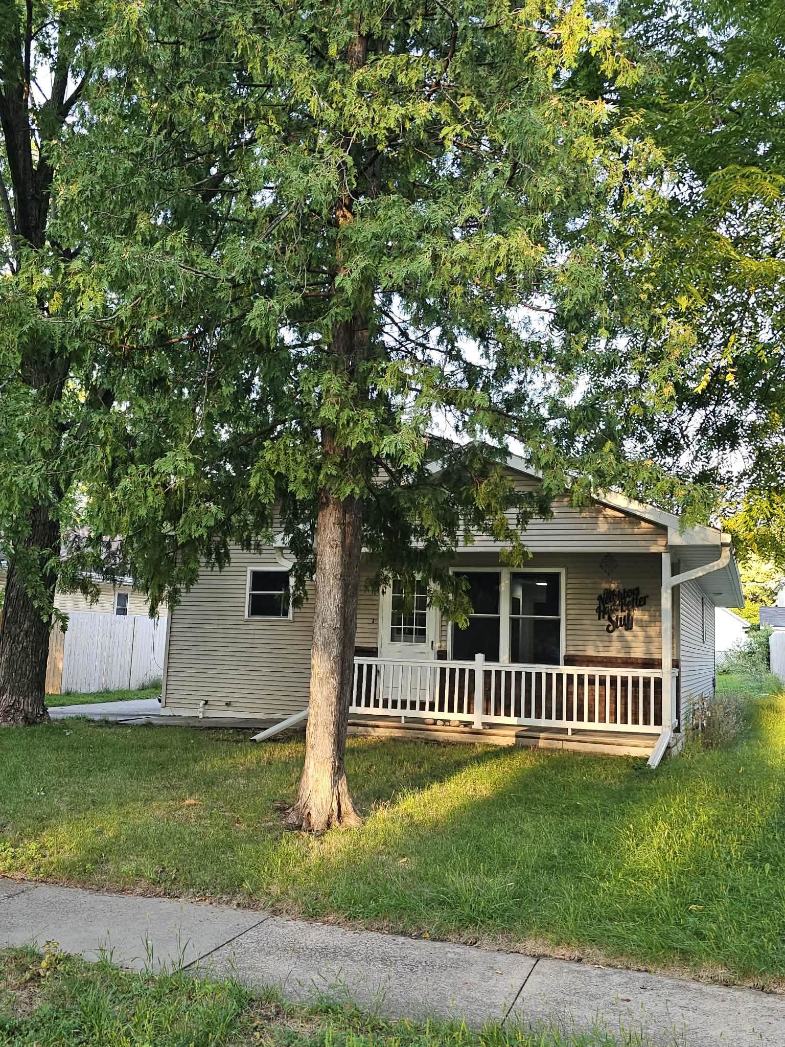 1906 Mitchell St, Oshkosh, WI 54901