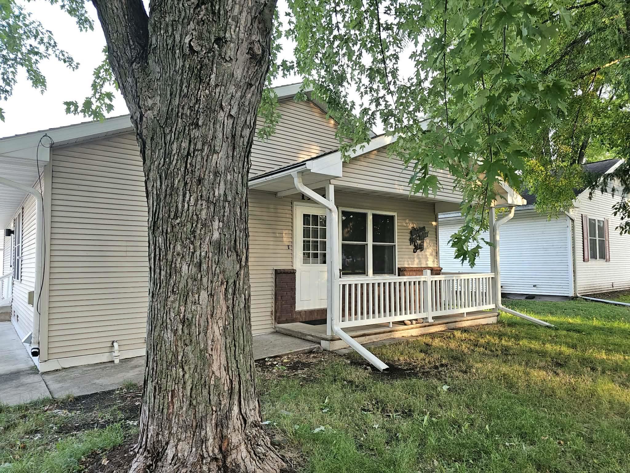 1906 Mitchell St, Oshkosh, WI 54901