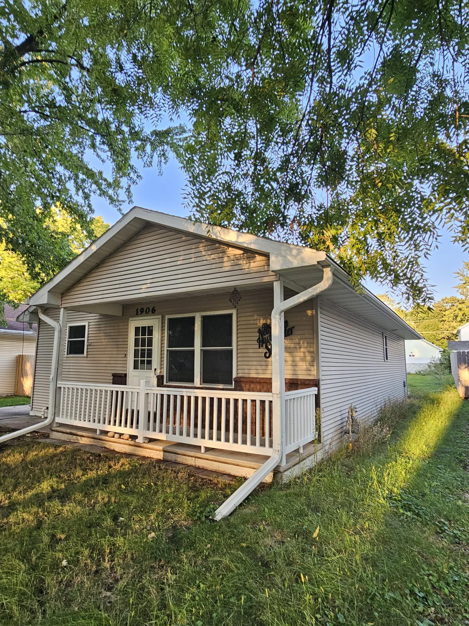 1906 Mitchell St, Oshkosh, WI 54901