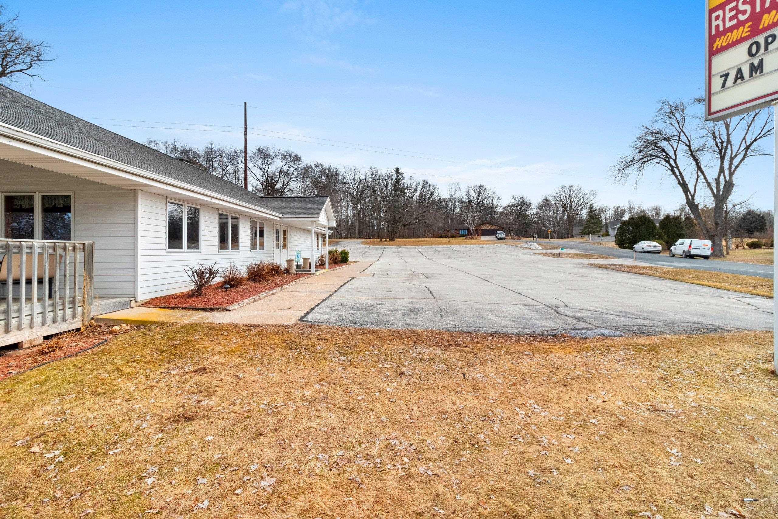 6189 Tielens Rd, Luxemburg, WI 54217-9115