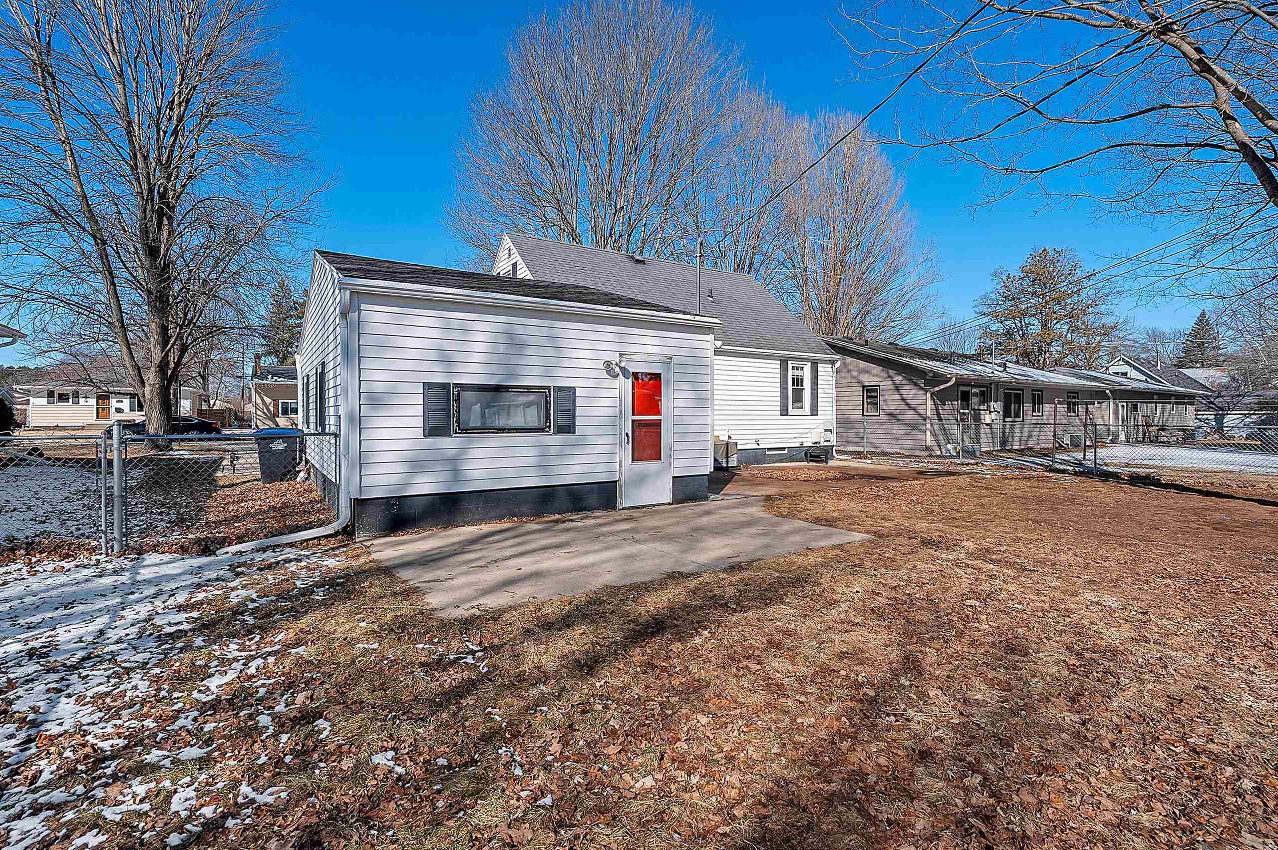 1136 S Bartlett St, Shawano, WI 54166