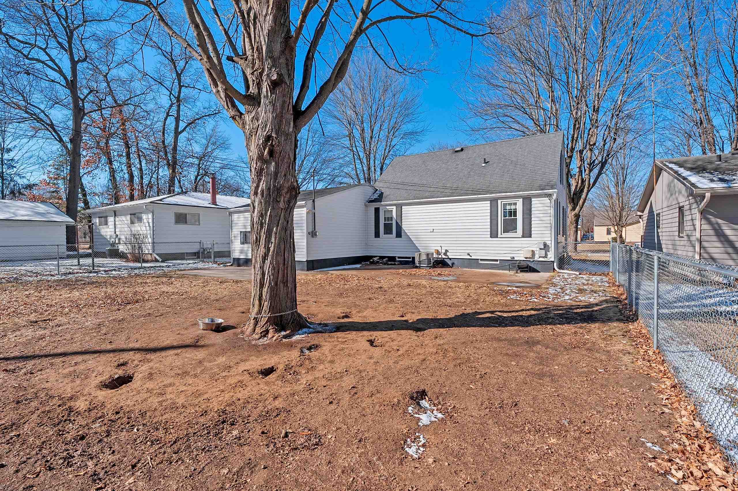 1136 S Bartlett St, Shawano, WI 54166