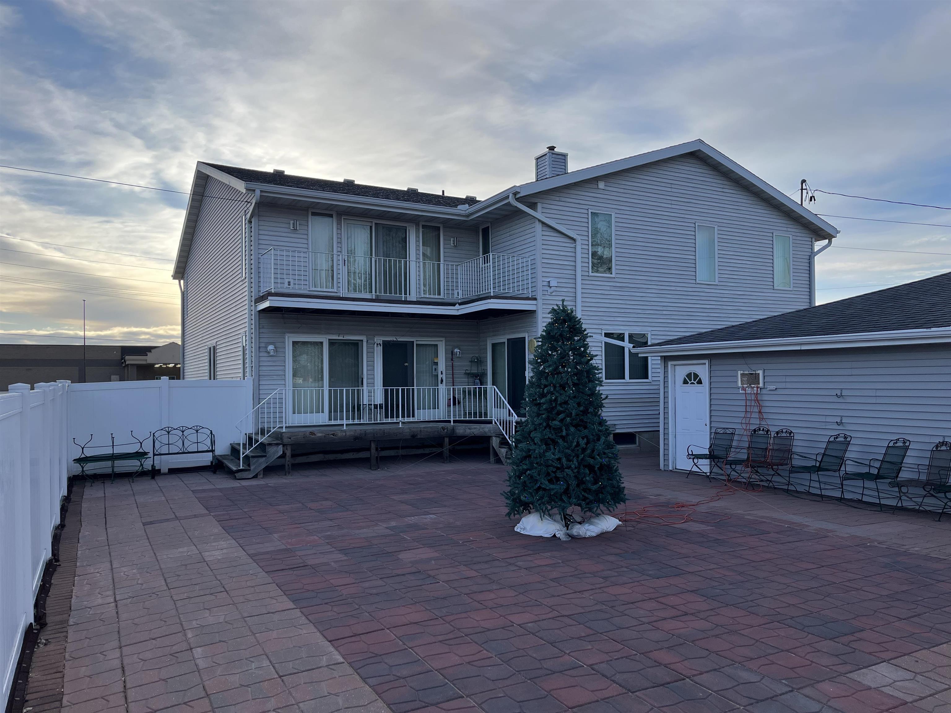 1407 N Lynndale Dr, Appleton, WI 54914