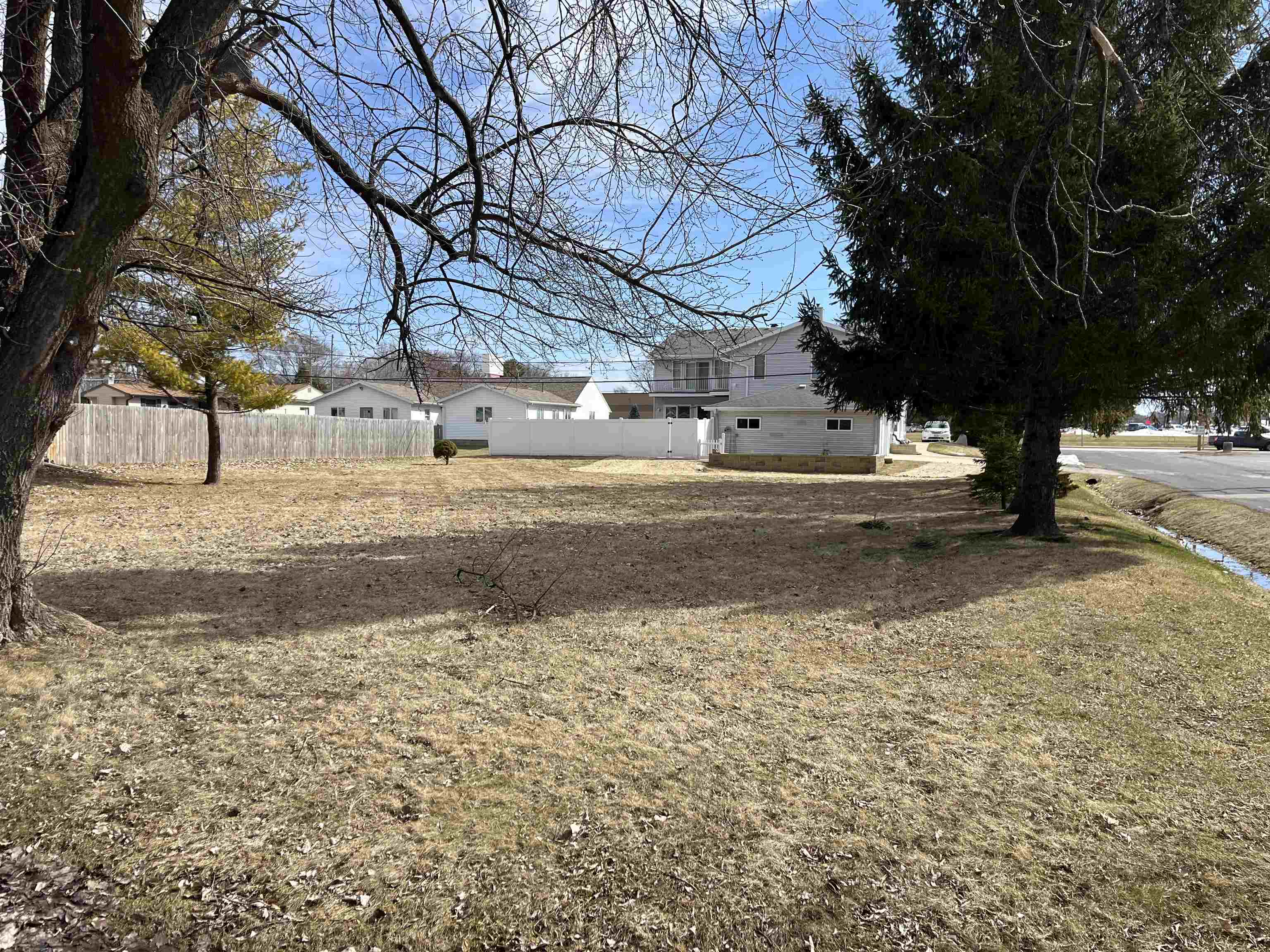 1407 N Lynndale Dr, Appleton, WI 54914