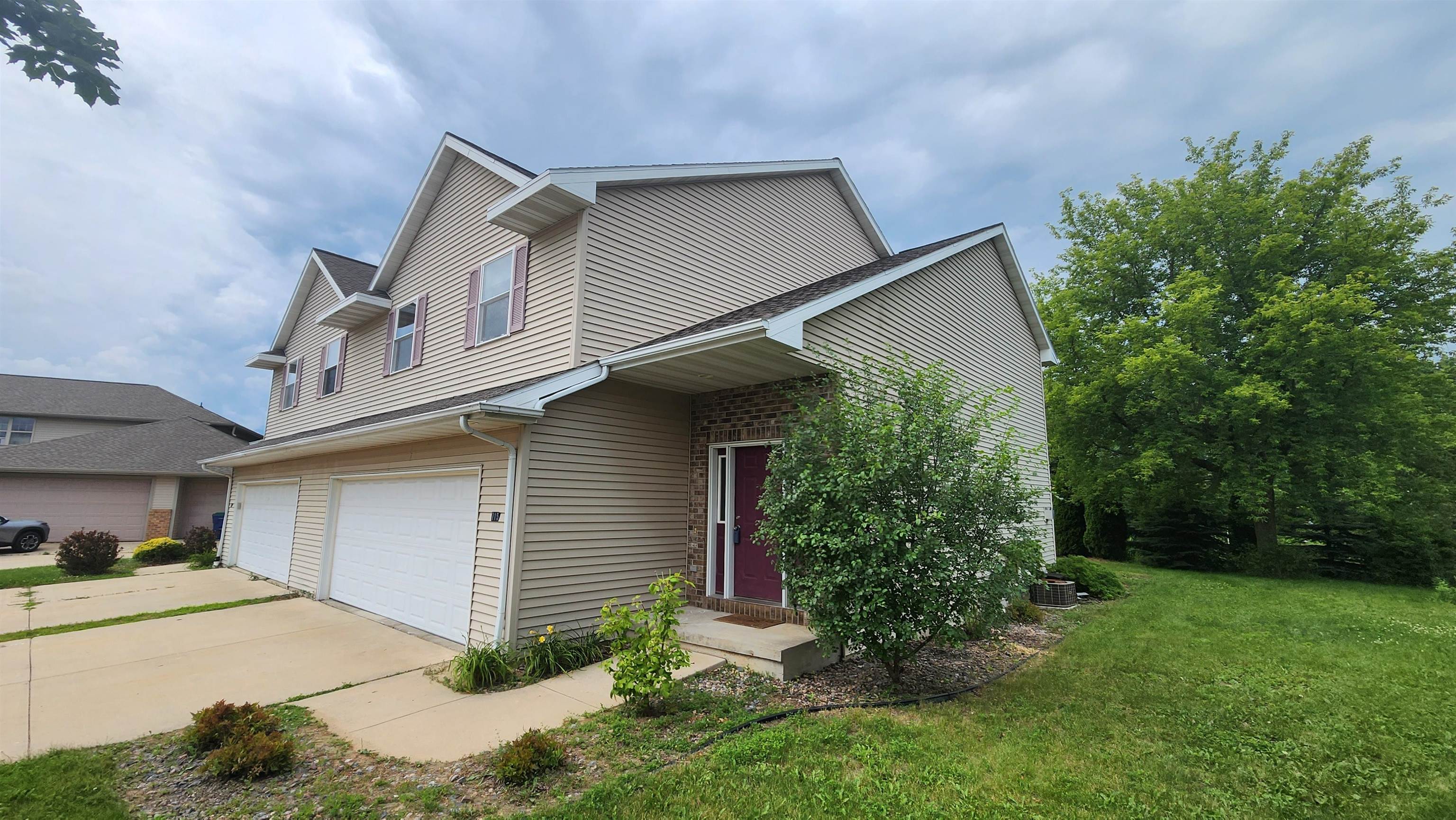 715 Edge Point Ct, De Pere, WI 54115