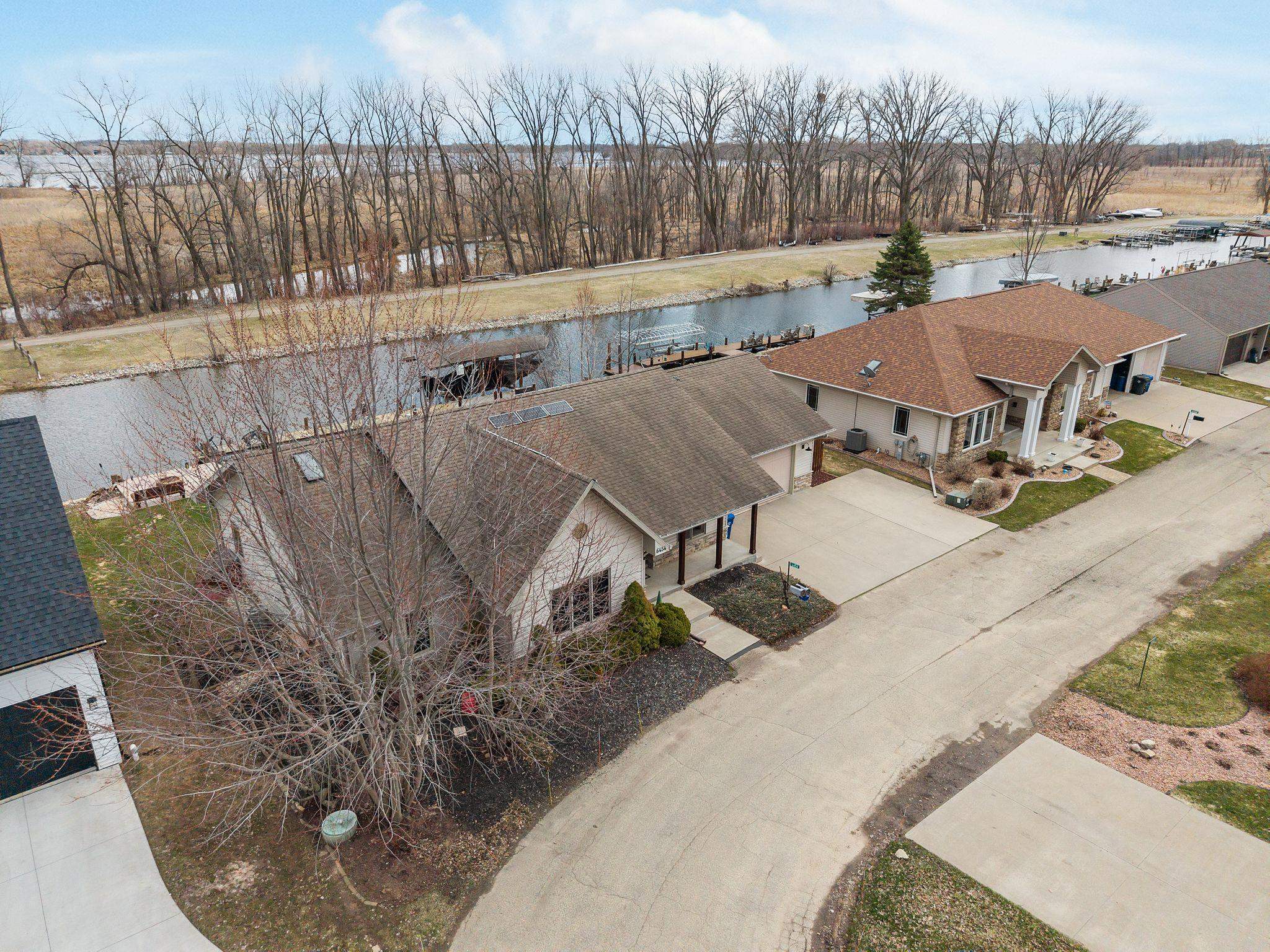 6454 Sunshine Harbour Dr, Winneconne, WI 54986