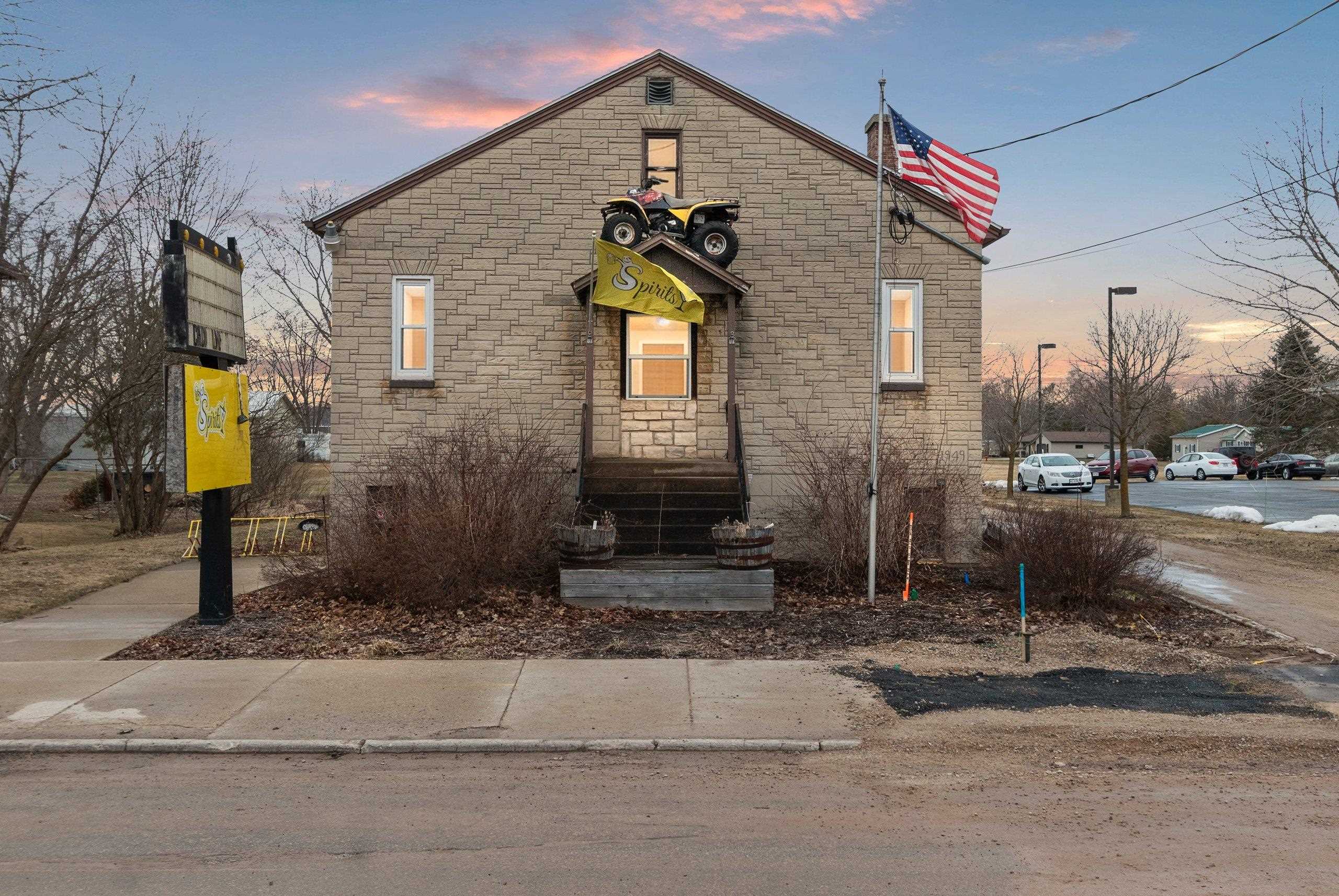 145 N Mckenzie Ave, Gillett, WI 54124-9142