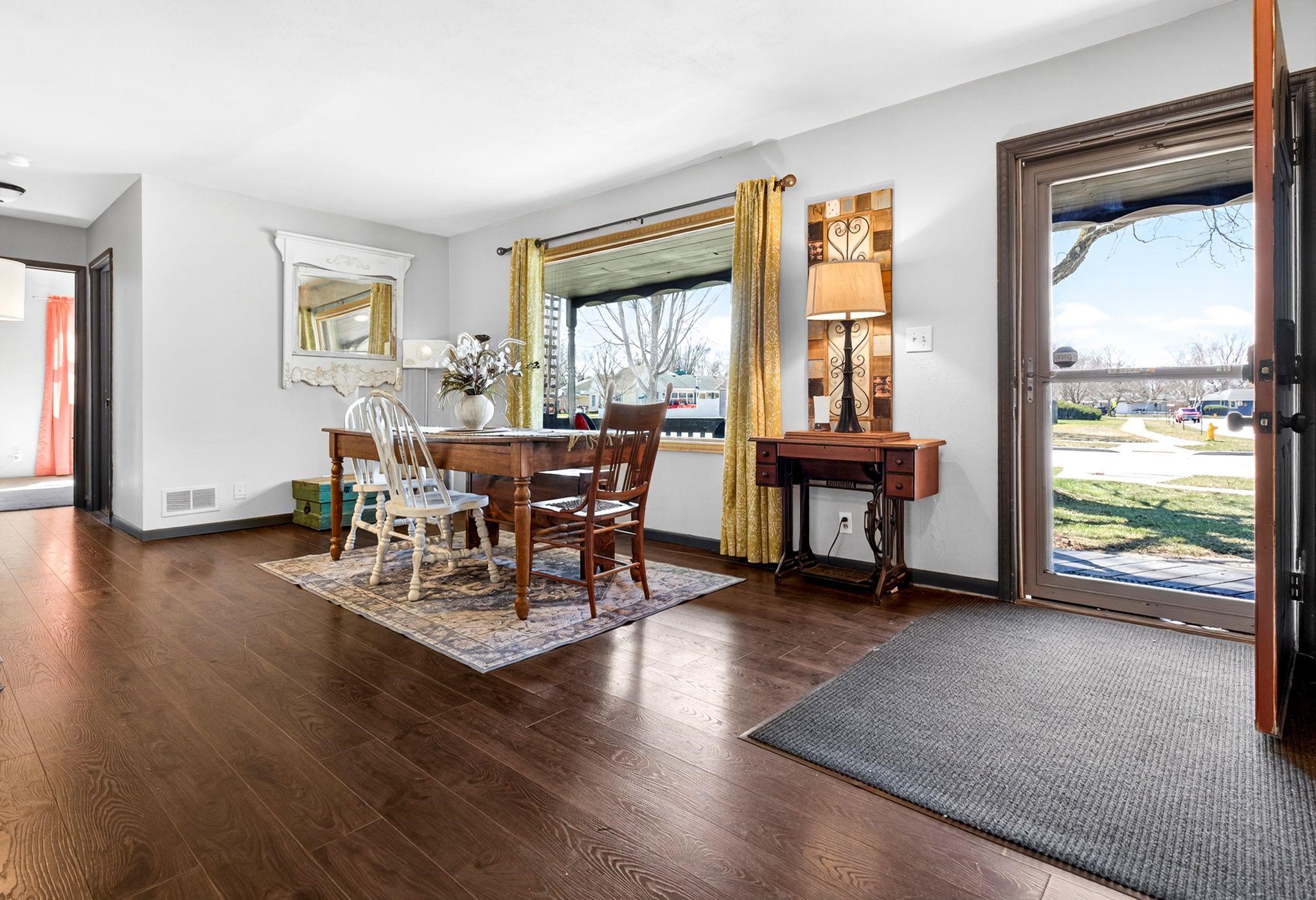 712 Chestnut St, Neenah, WI 54956-3844