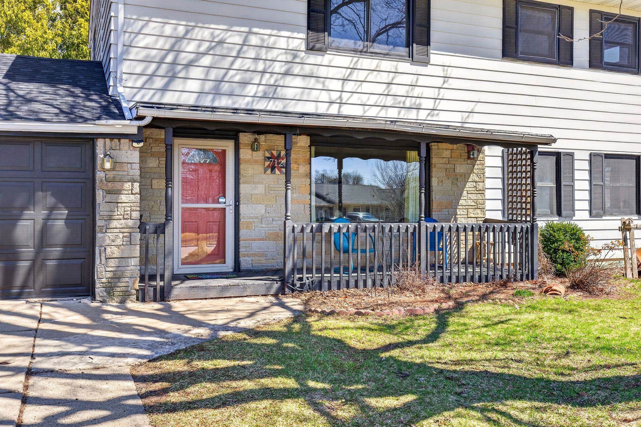 712 Chestnut St, Neenah, WI 54956-3844