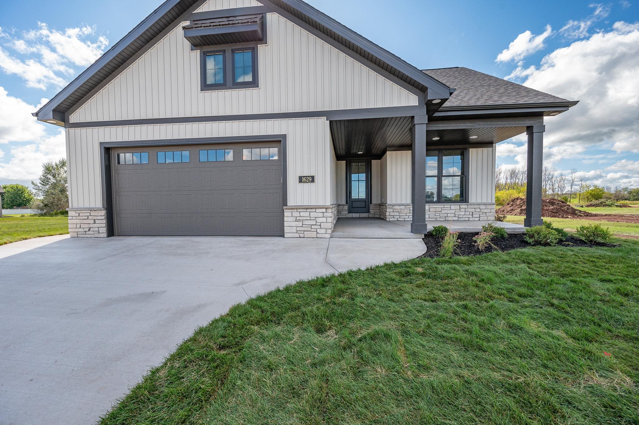 1629 N Honeysuckle Cir, De Pere, WI 54115