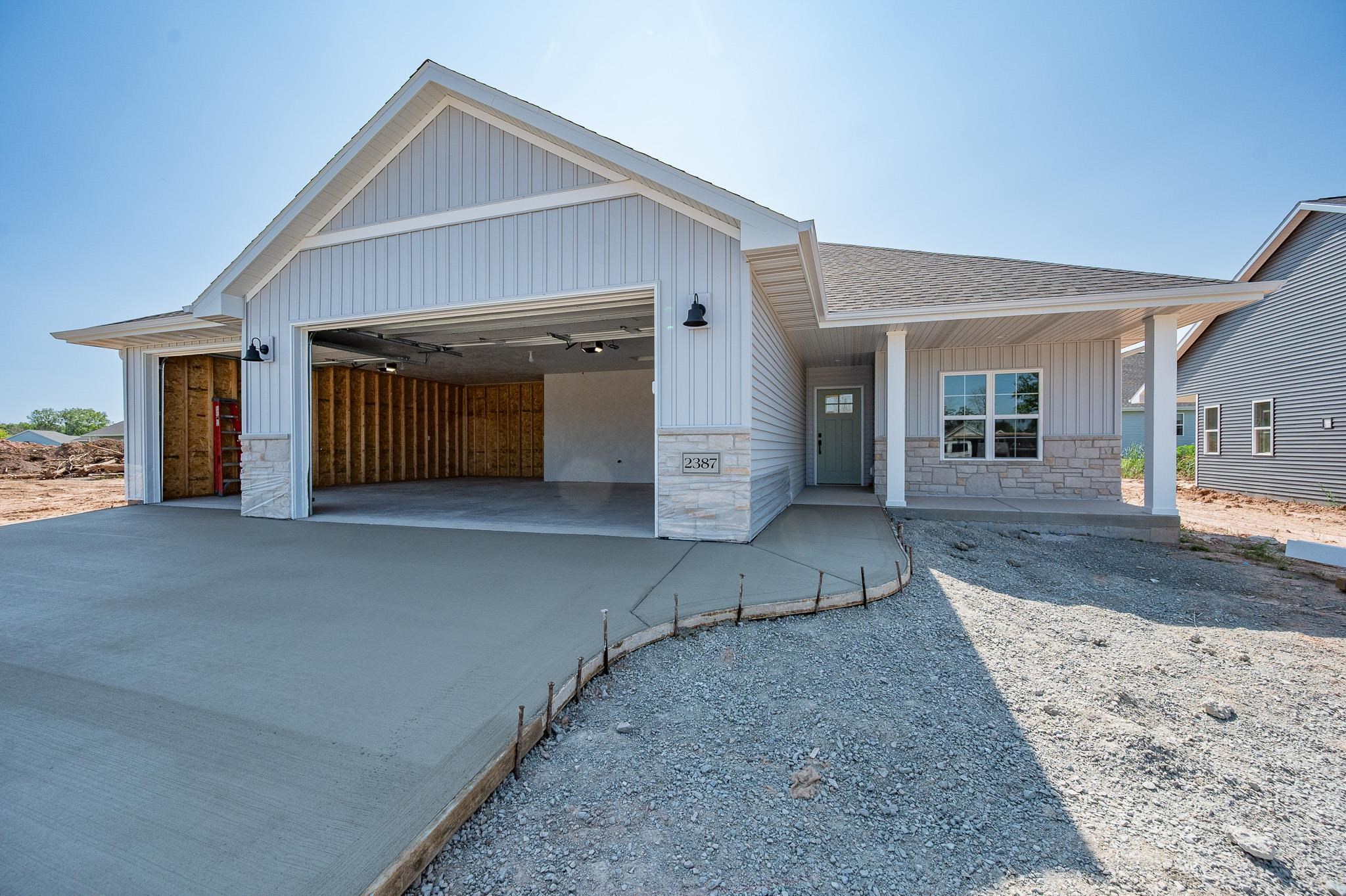 2387 Whispering Wind Ln, Green Bay, WI 54303