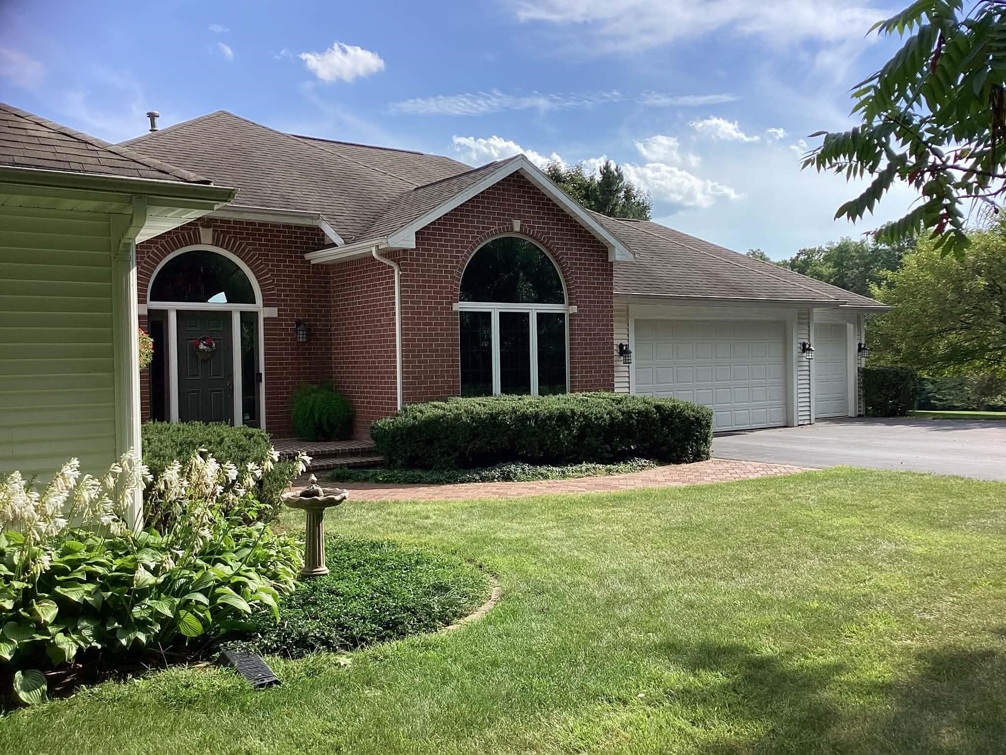 N4655 Quintessence Ct, New London, WI 54961