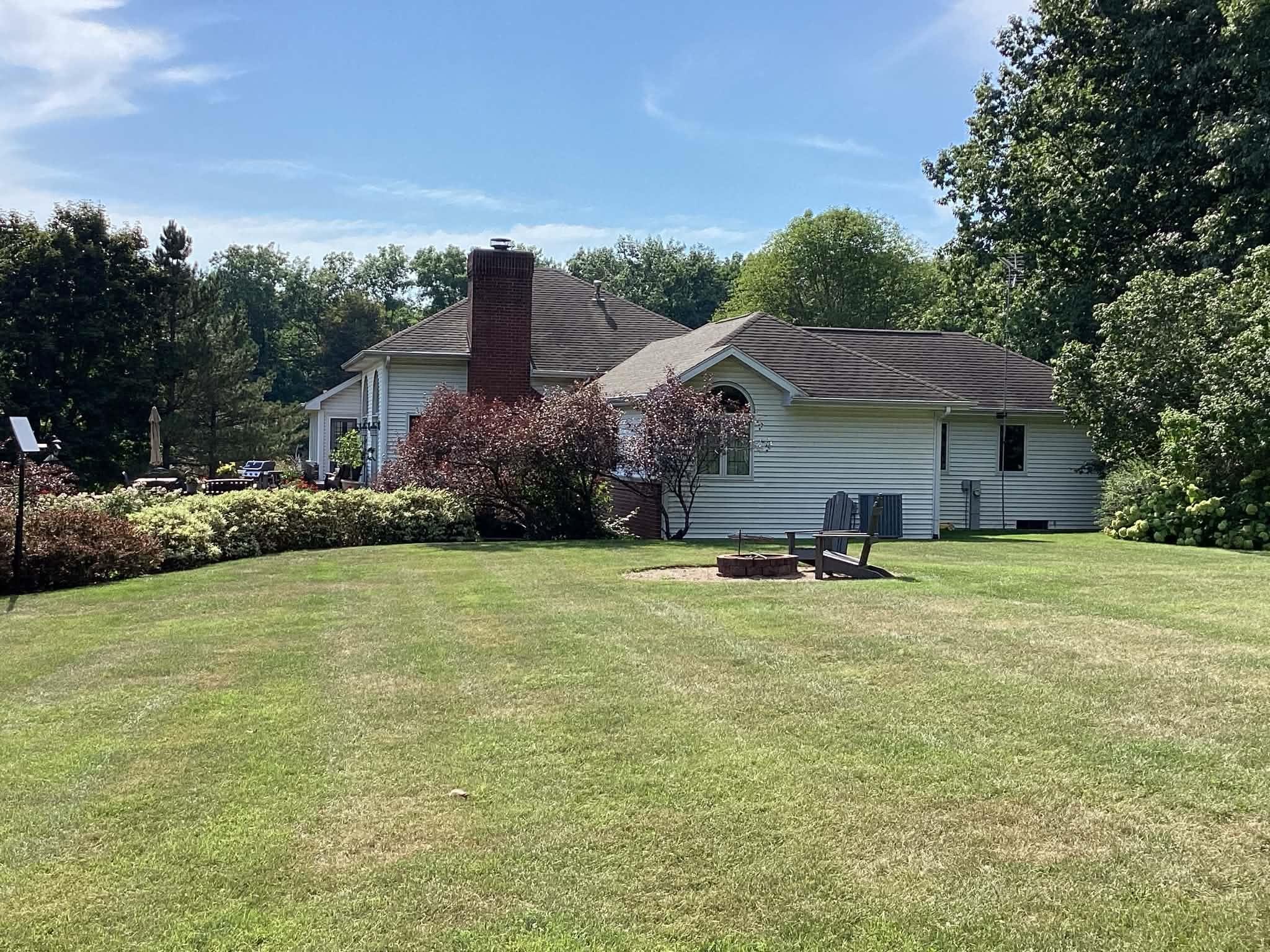 N4655 Quintessence Ct, New London, WI 54961