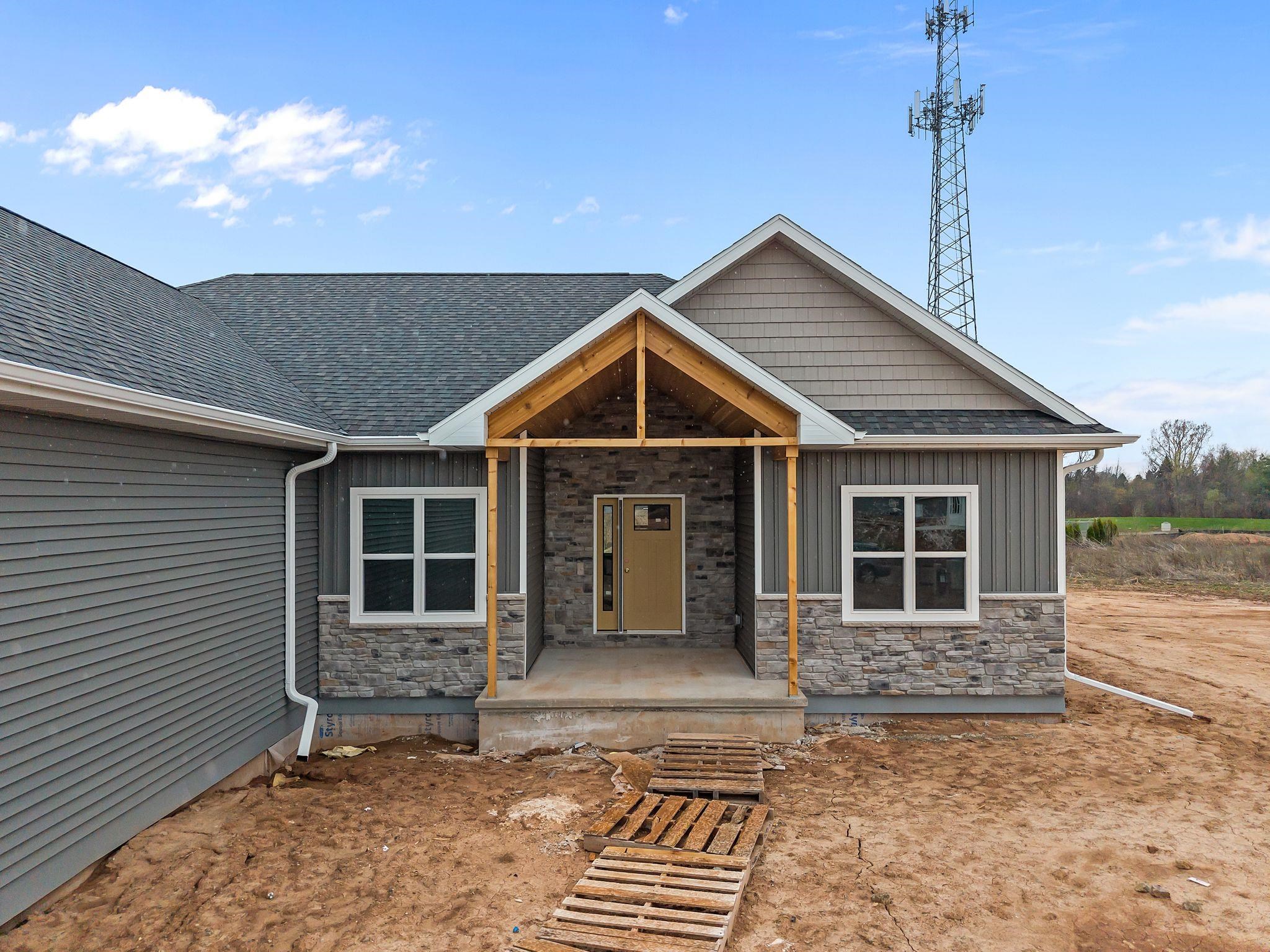 W5759 Roundstone Pl, Menasha, WI 54952