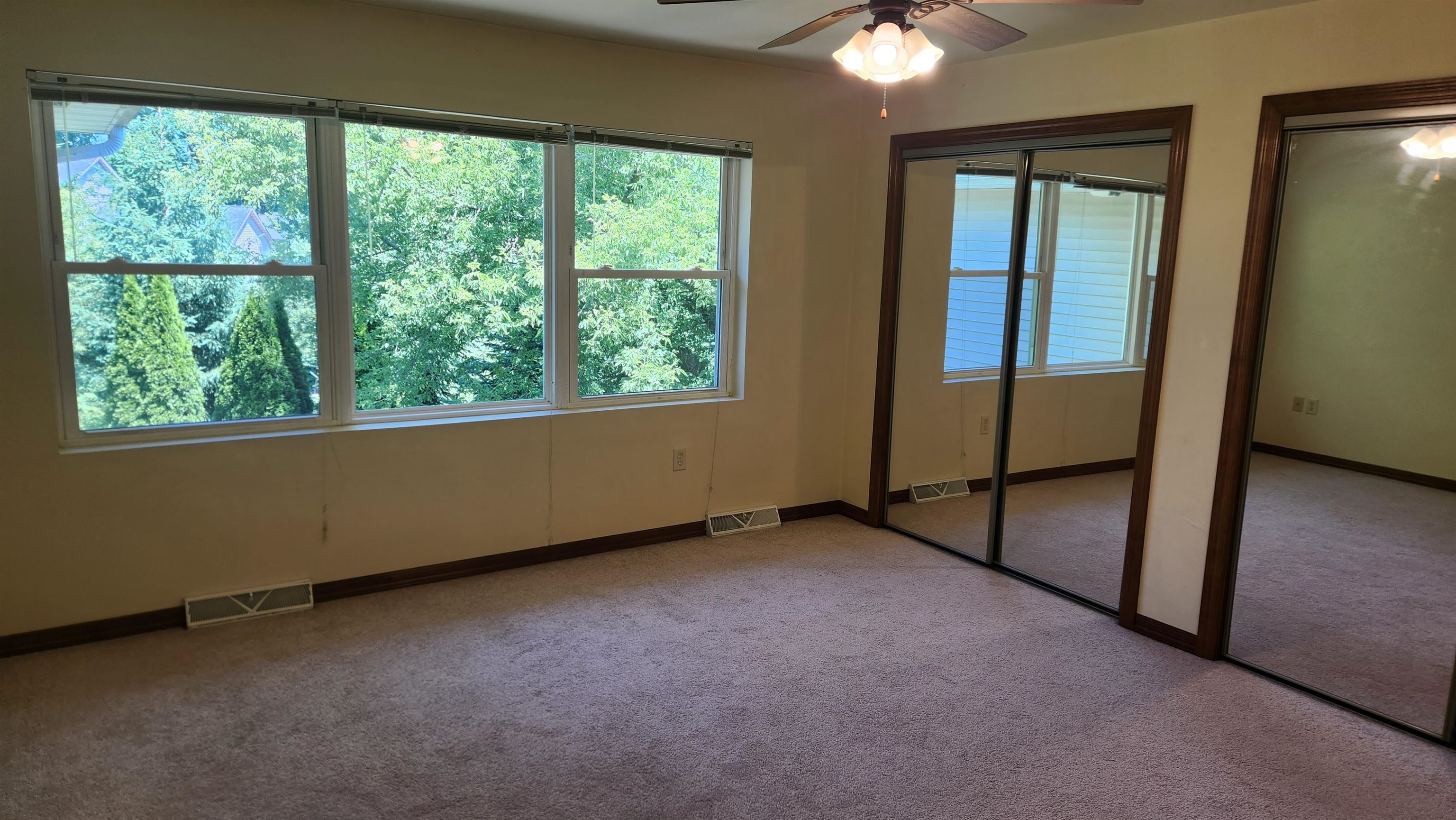 713 Edge Point Ct #1, De Pere, WI 54115