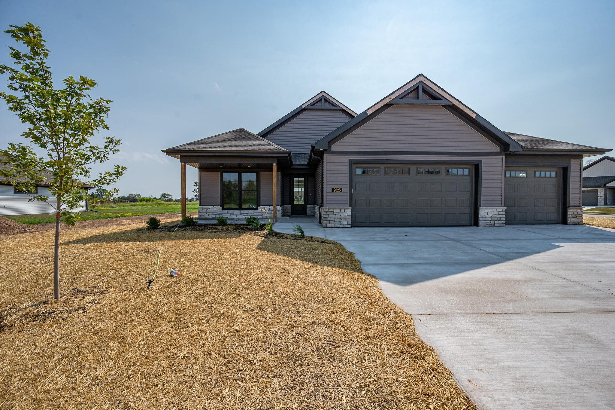 2025 Everett Dr, De Pere, WI 54115
