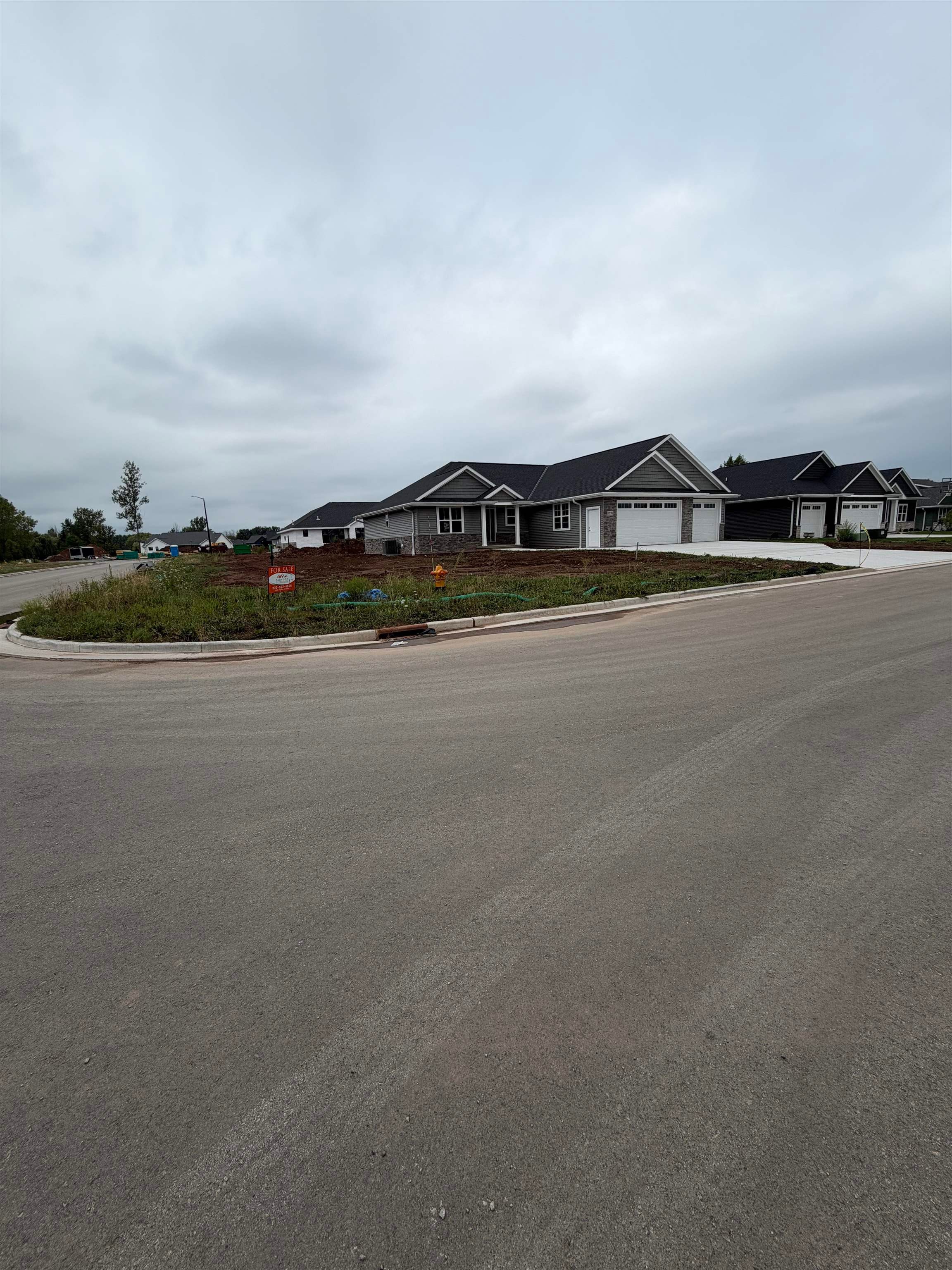 1376 Kenzie Ct, De Pere, WI 54115
