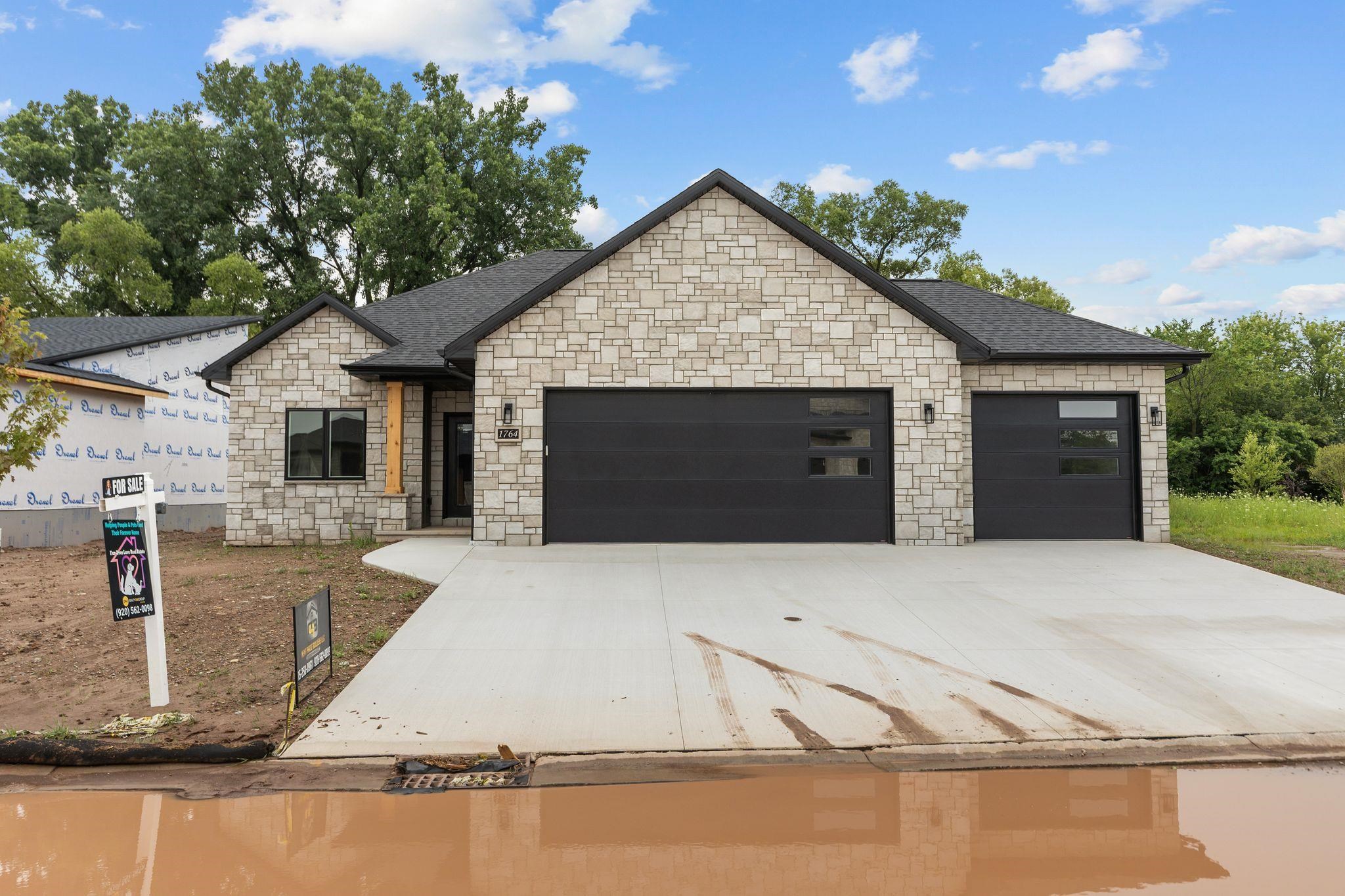 1764 Bobby Jones Dr, De Pere, WI 54115