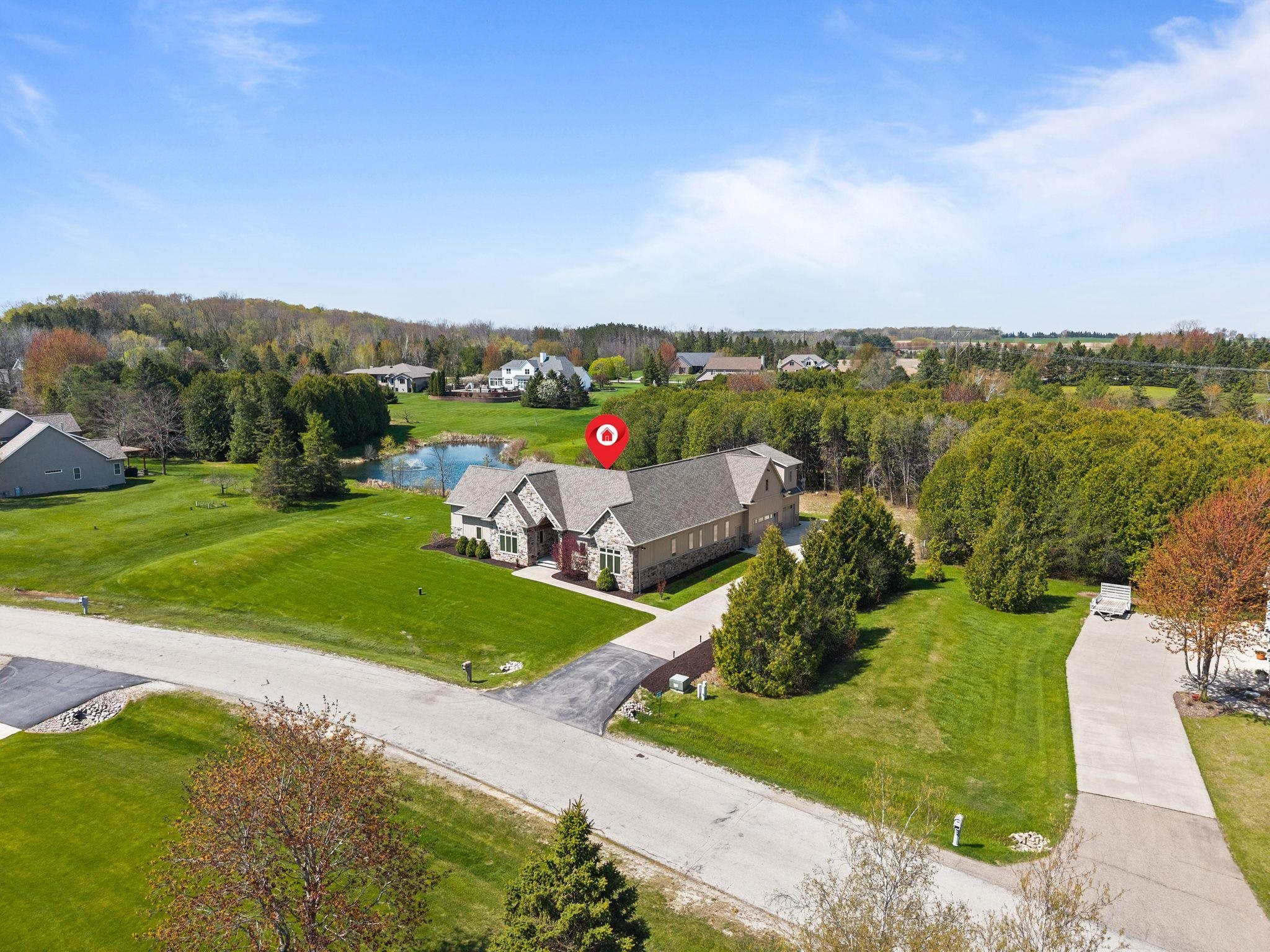 N3281 Feather Ridge Dr, Appleton, WI 54913