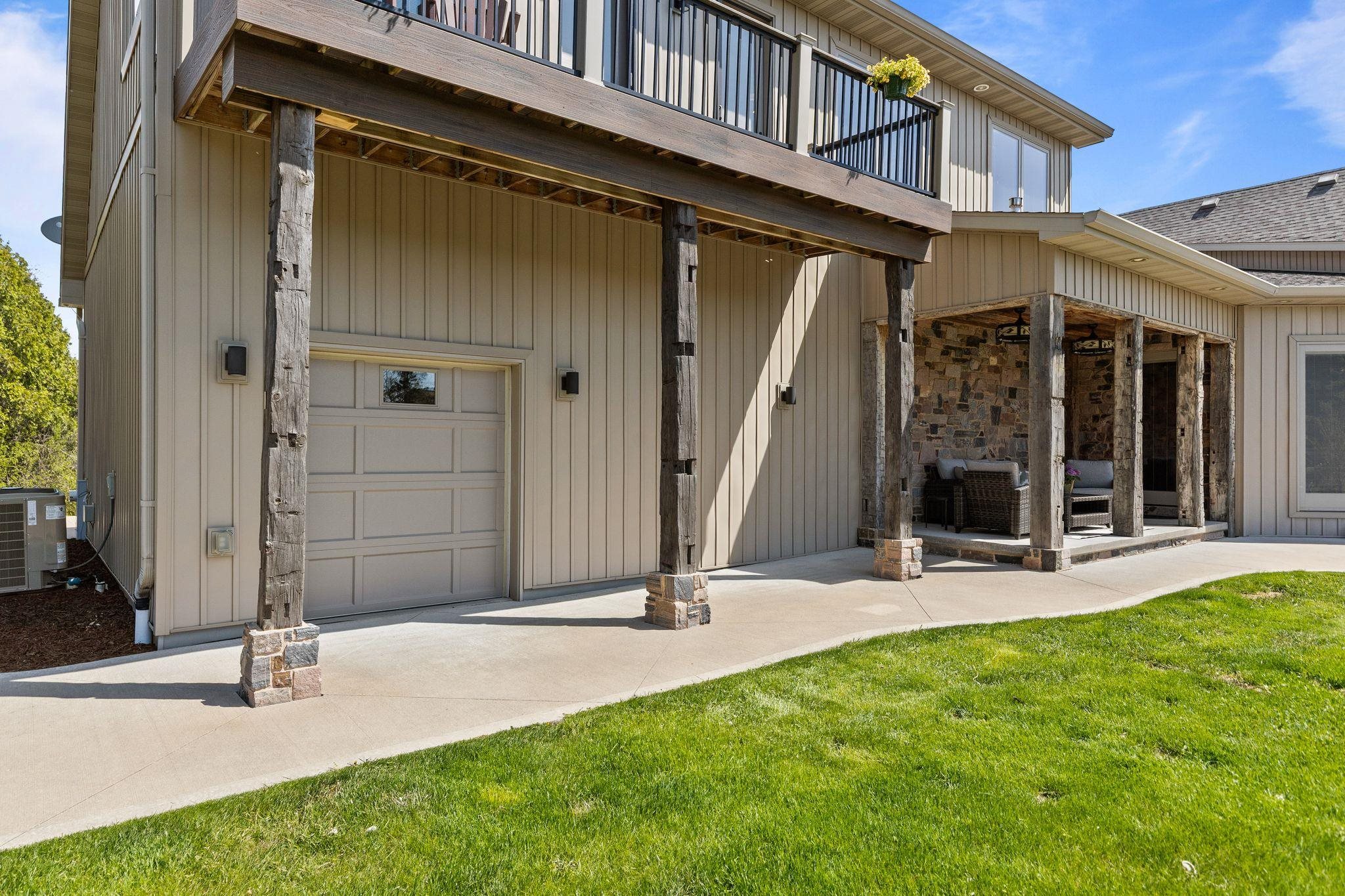 N3281 Feather Ridge Dr, Appleton, WI 54913