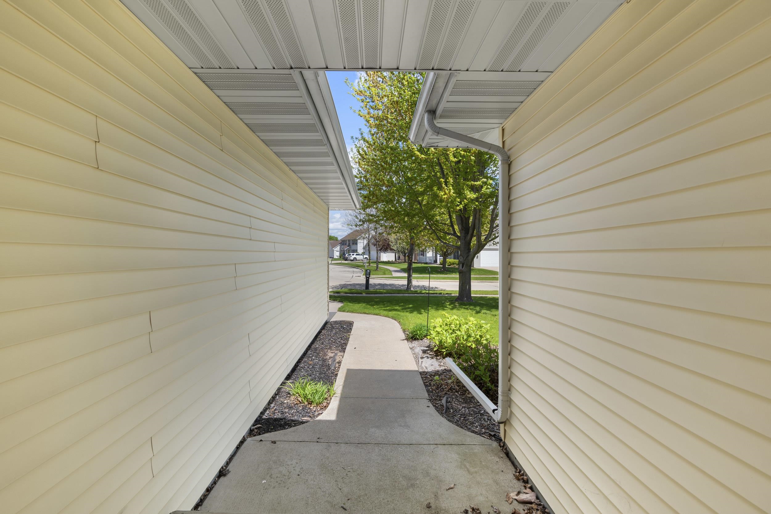 3219 E Fallcreek Ln, Appleton, WI 54913