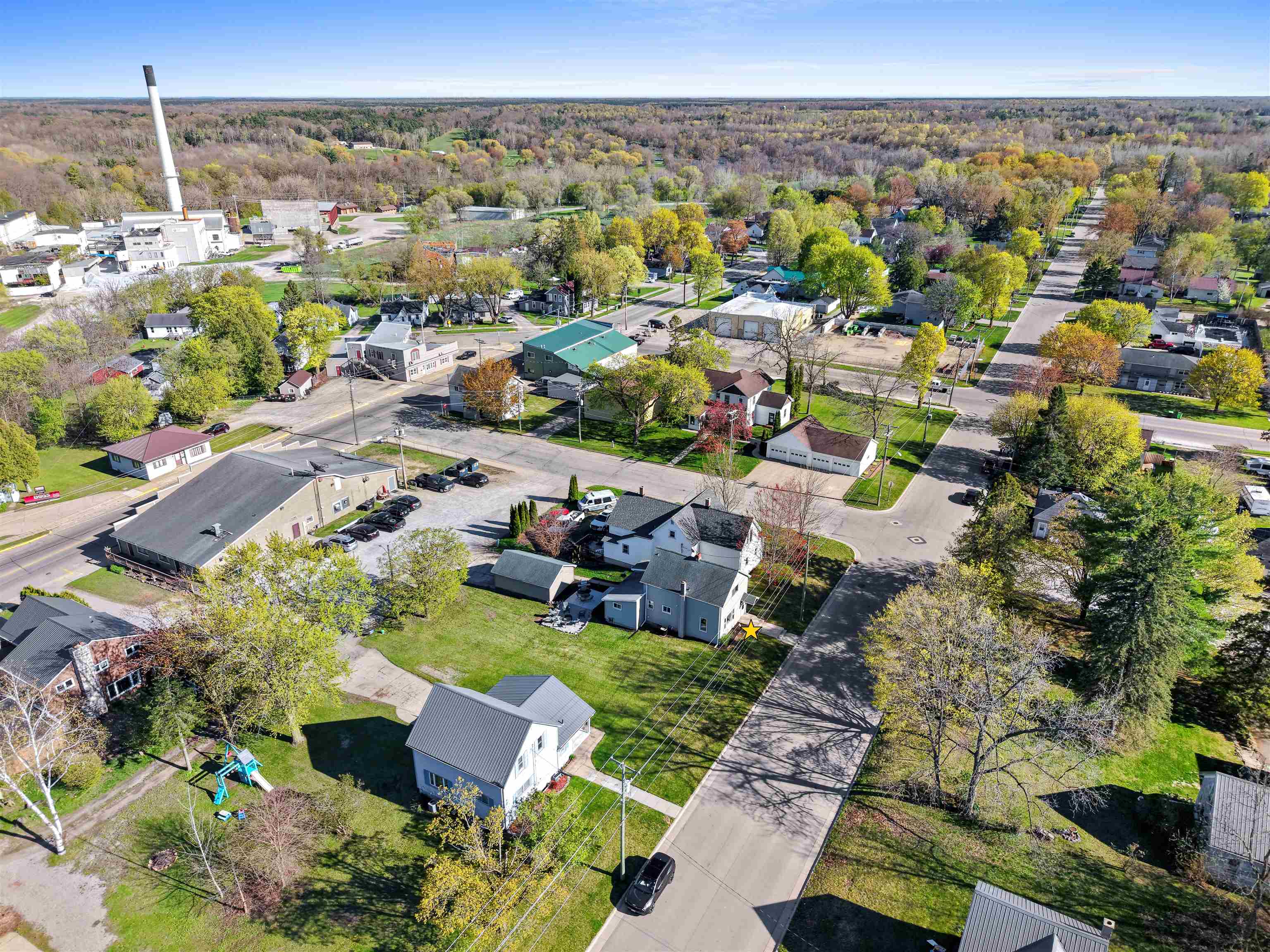 210 N Oakland Ave, Oconto Falls, WI 54154-1240